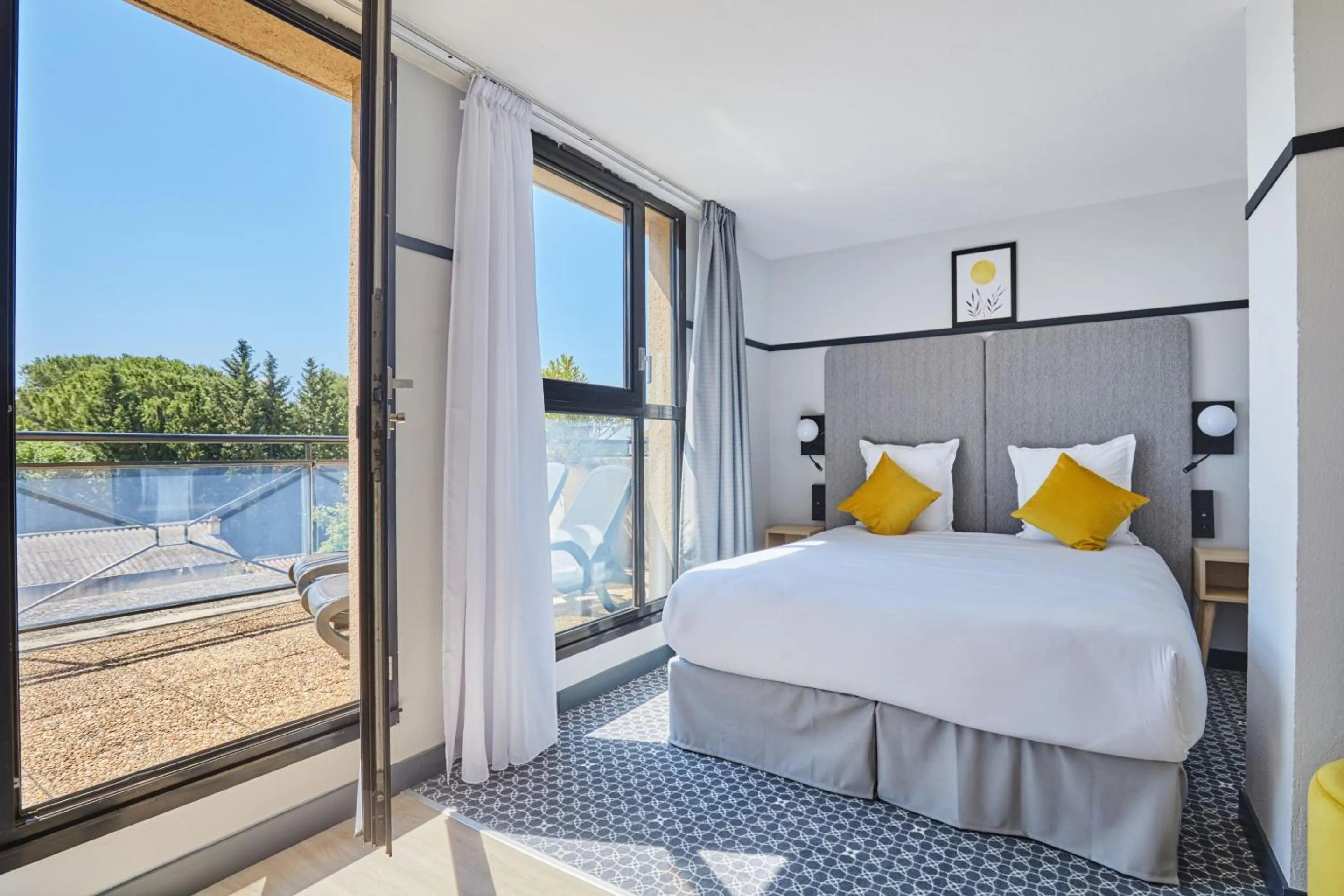 Photo of the whole room, Bed in Appart Hotel Odalys City Aix en Provence Les Floridianes