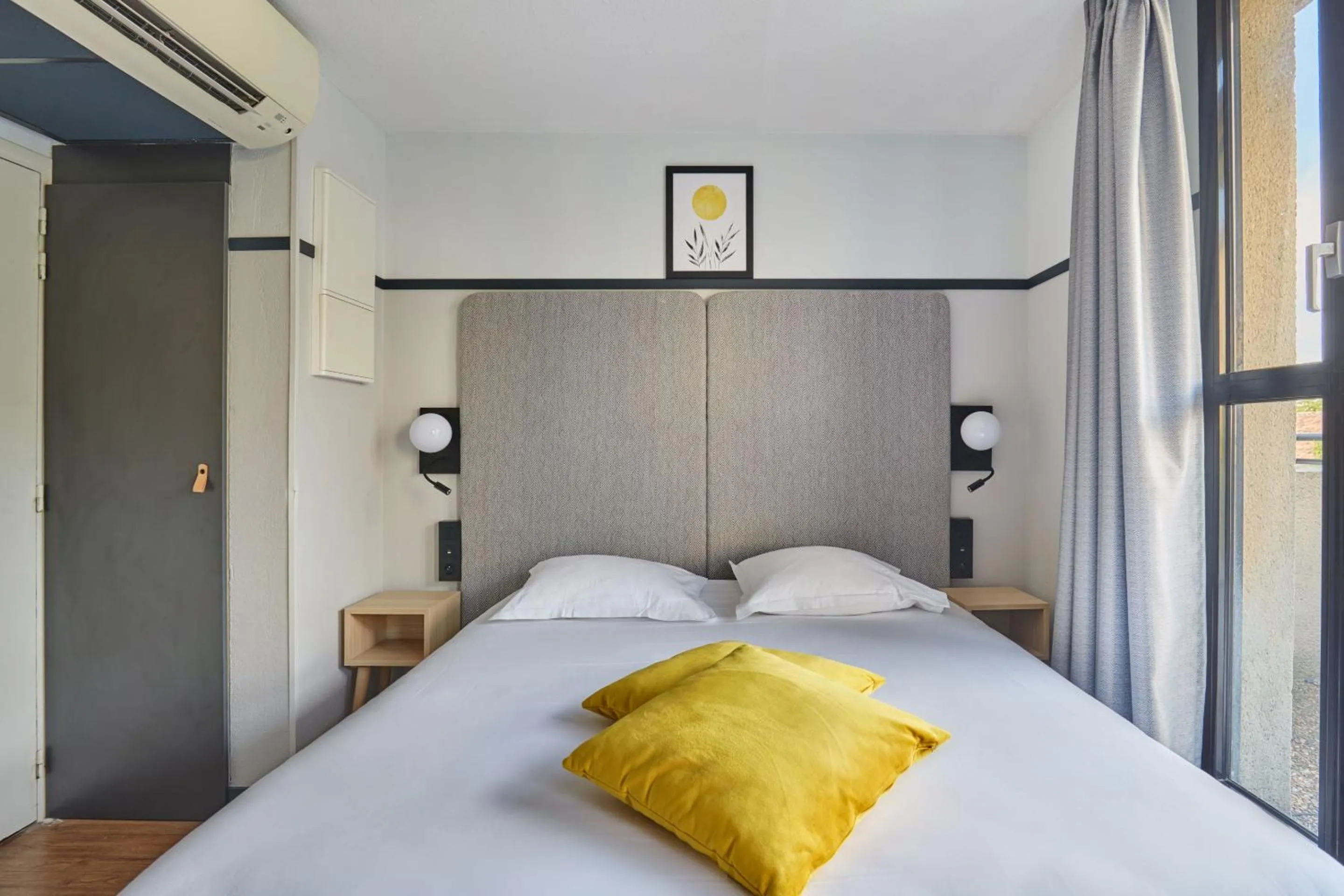 Bedroom, Bed in Appart Hotel Odalys City Aix en Provence Les Floridianes