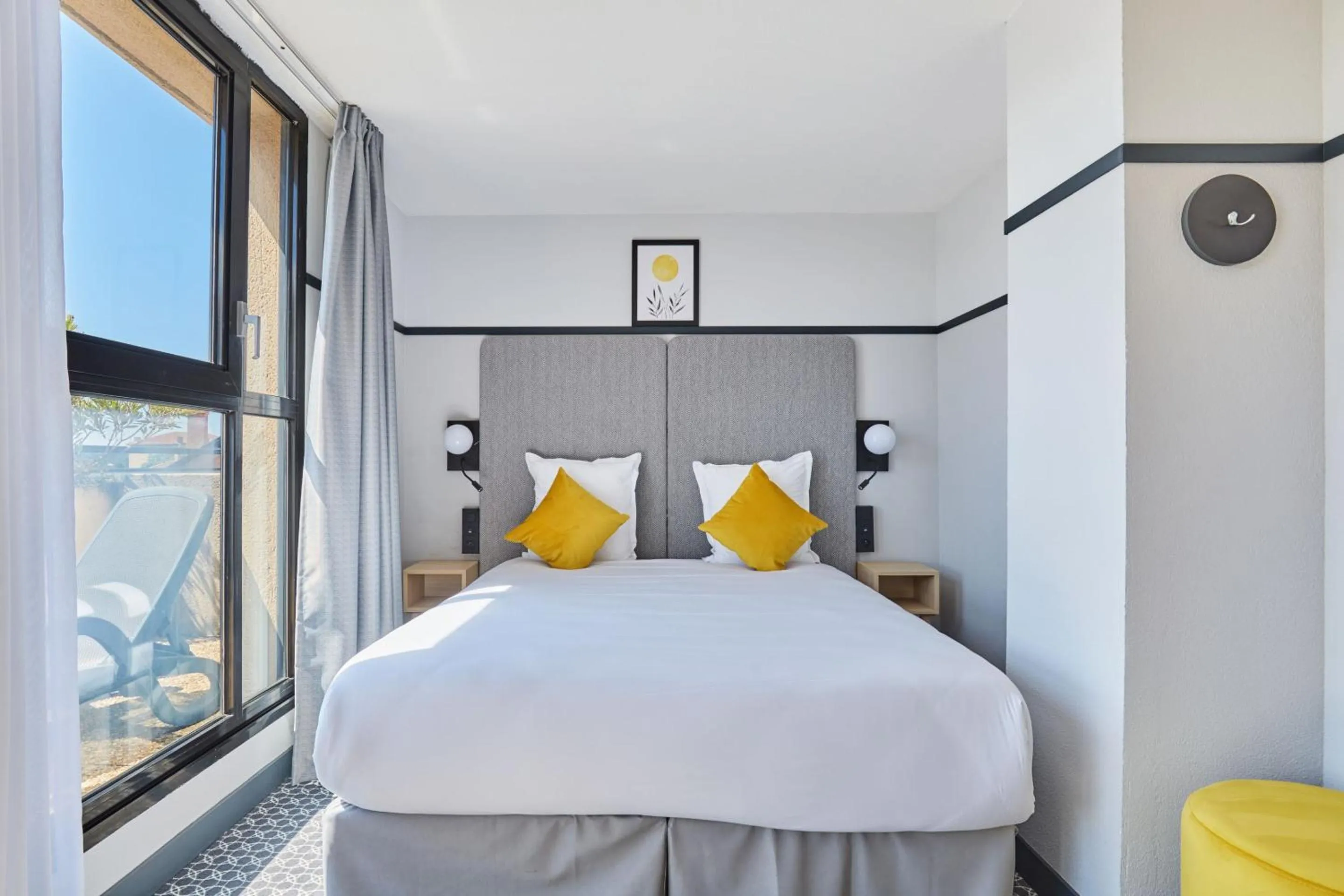 Bed in Appart Hotel Odalys City Aix en Provence Les Floridianes