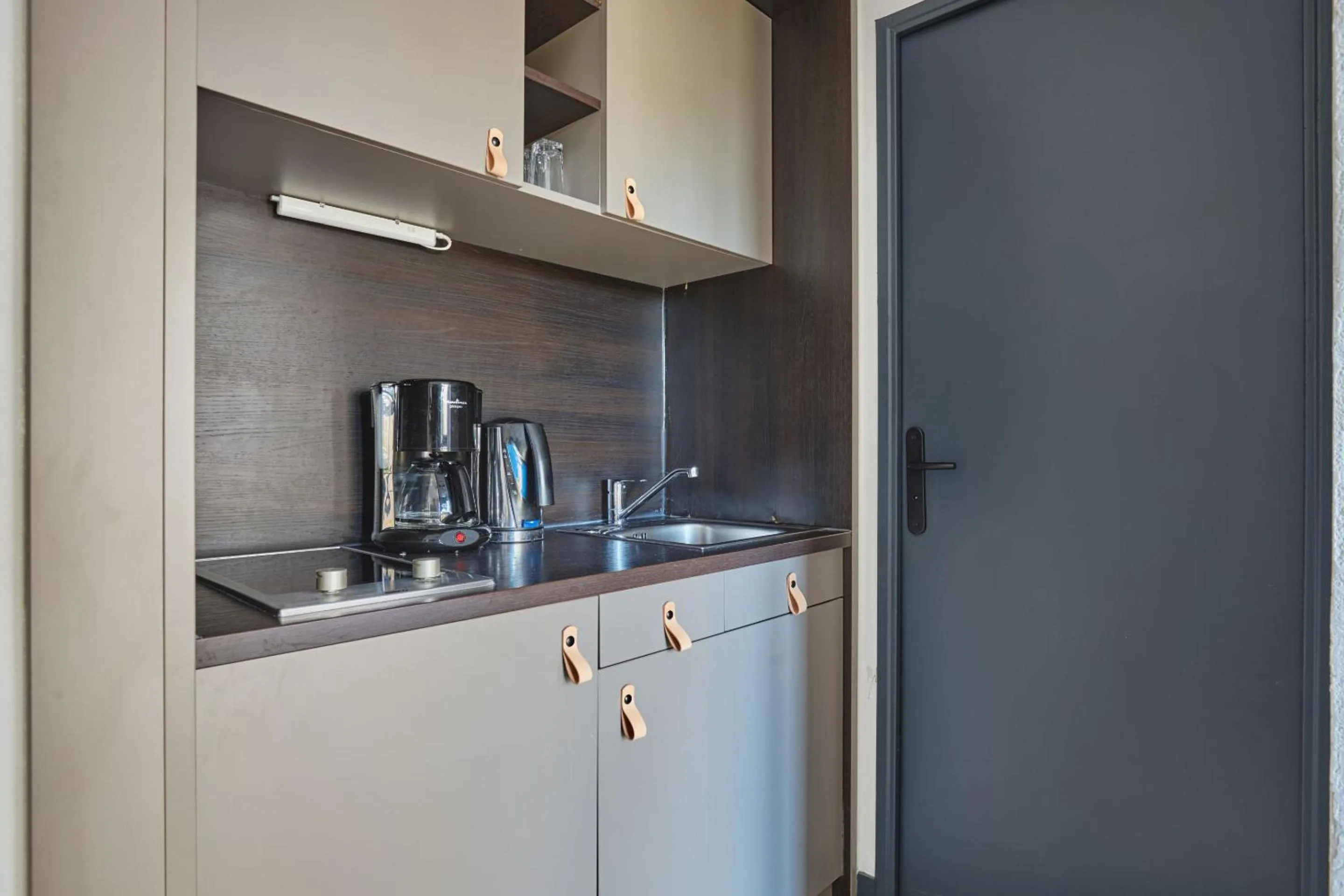 Kitchen or kitchenette in Appart Hotel Odalys City Aix en Provence Les Floridianes