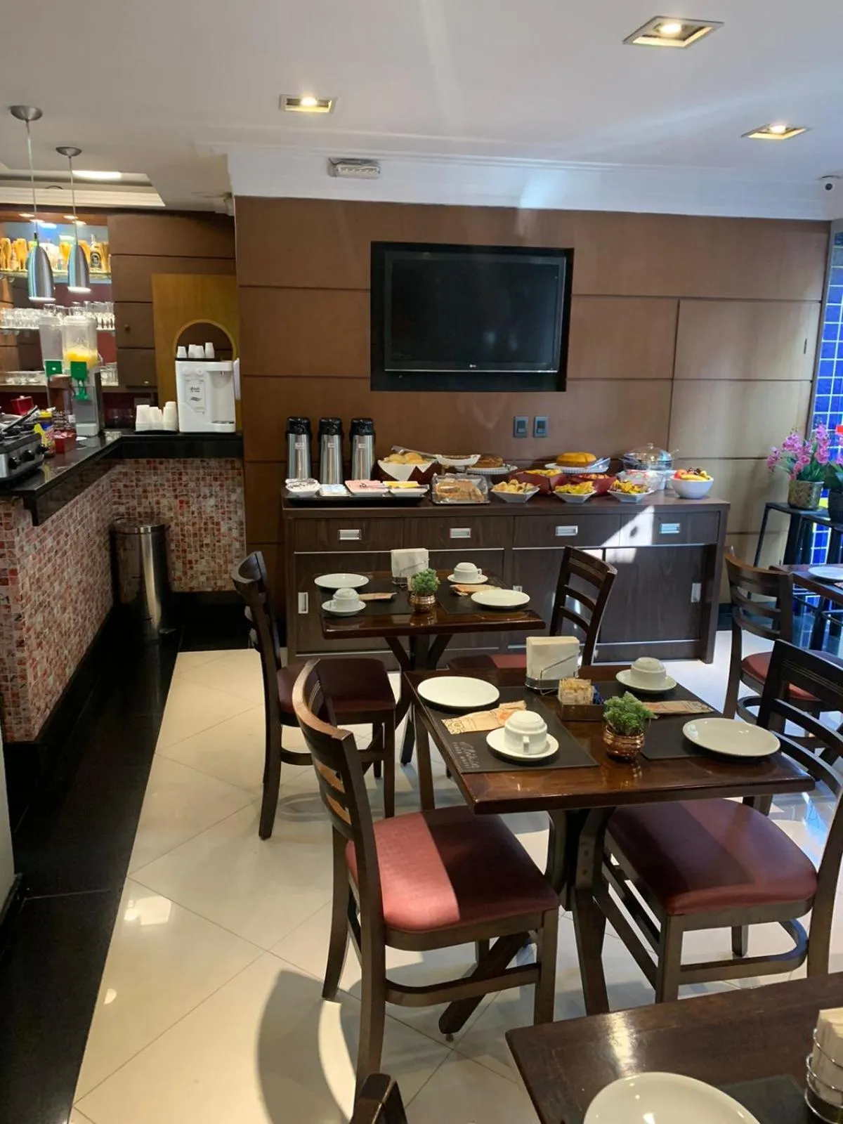 Breakfast in Glória Plaza Hotel (Adults Only)