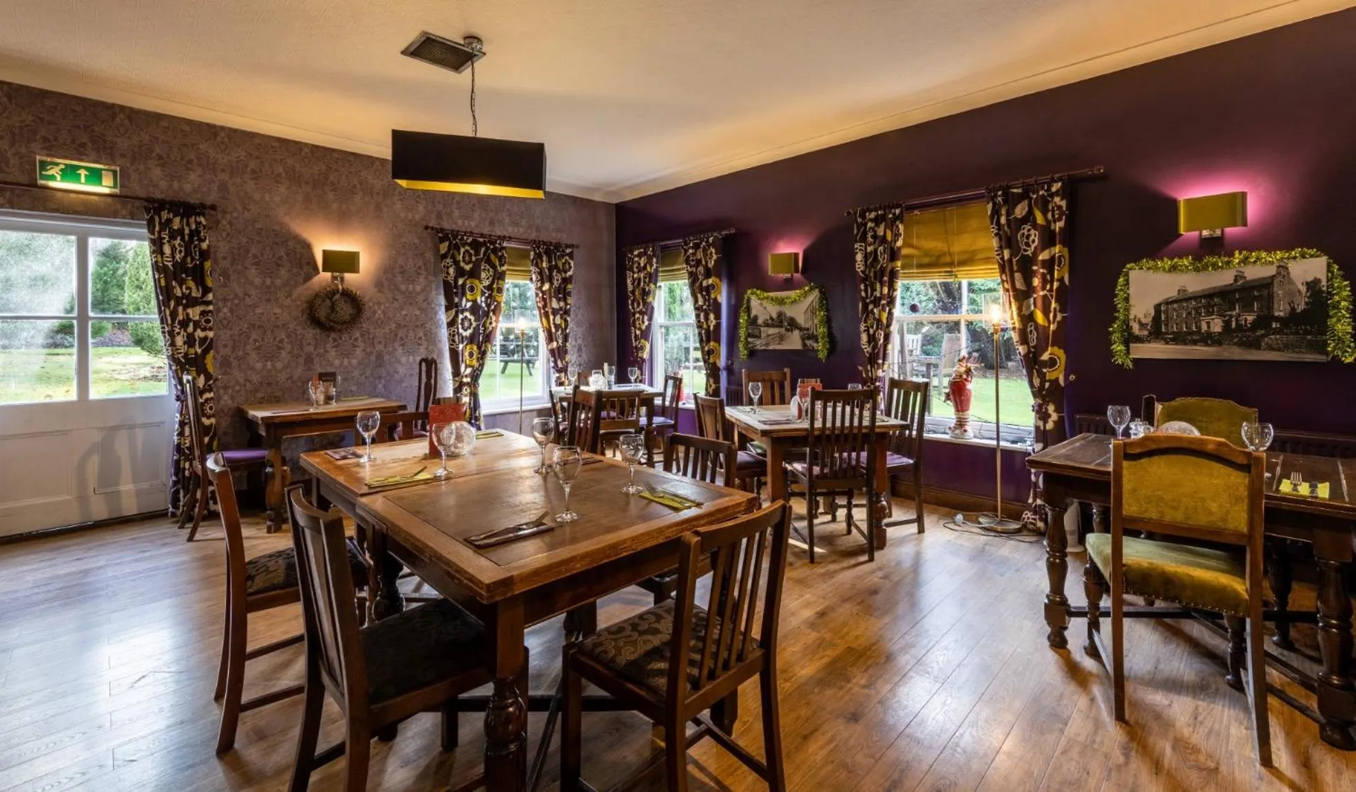 Restaurant/places to eat in Alston House Hotel