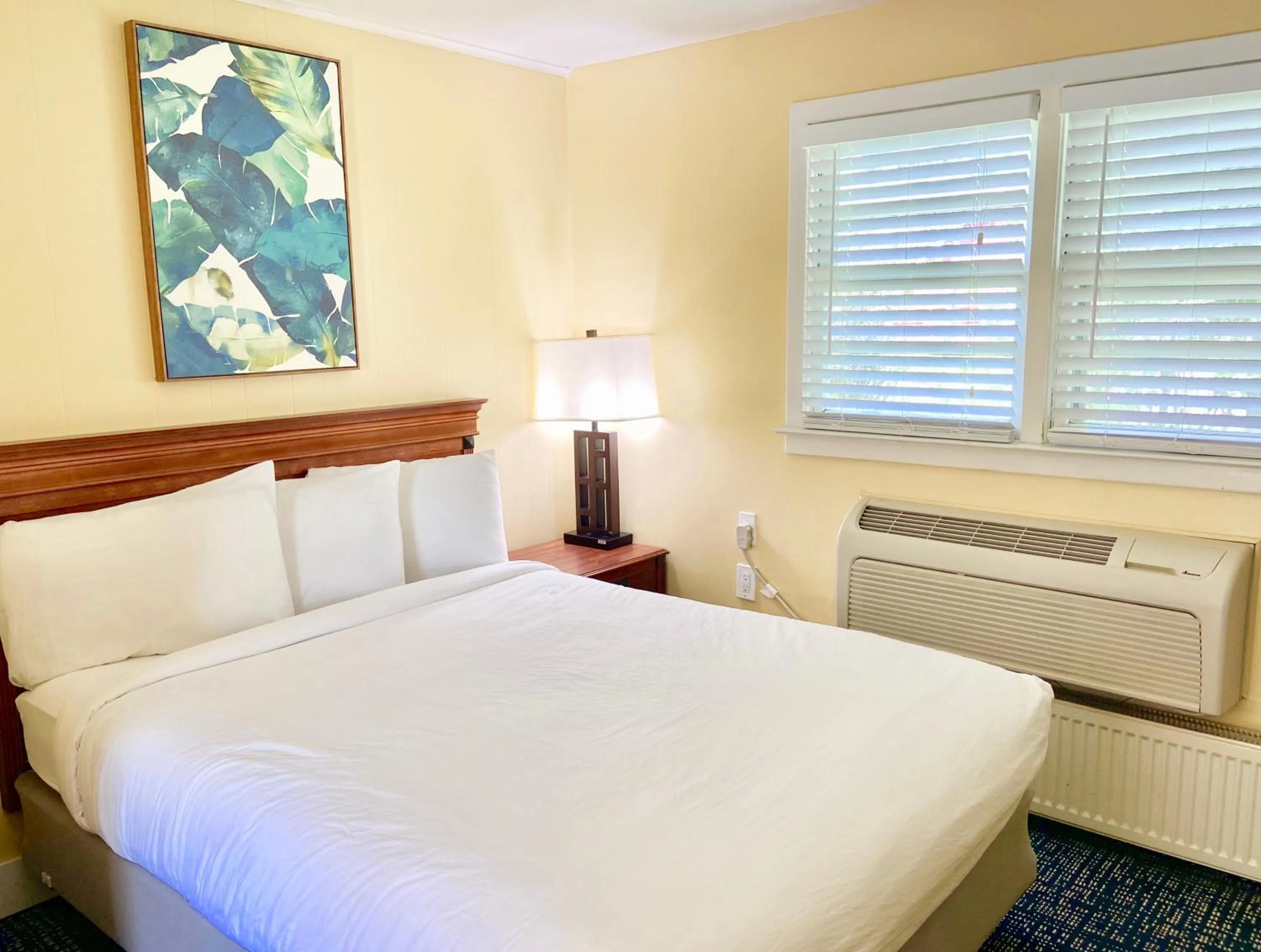 Bedroom, Bed in Elk Rapids Lakeshore Inn