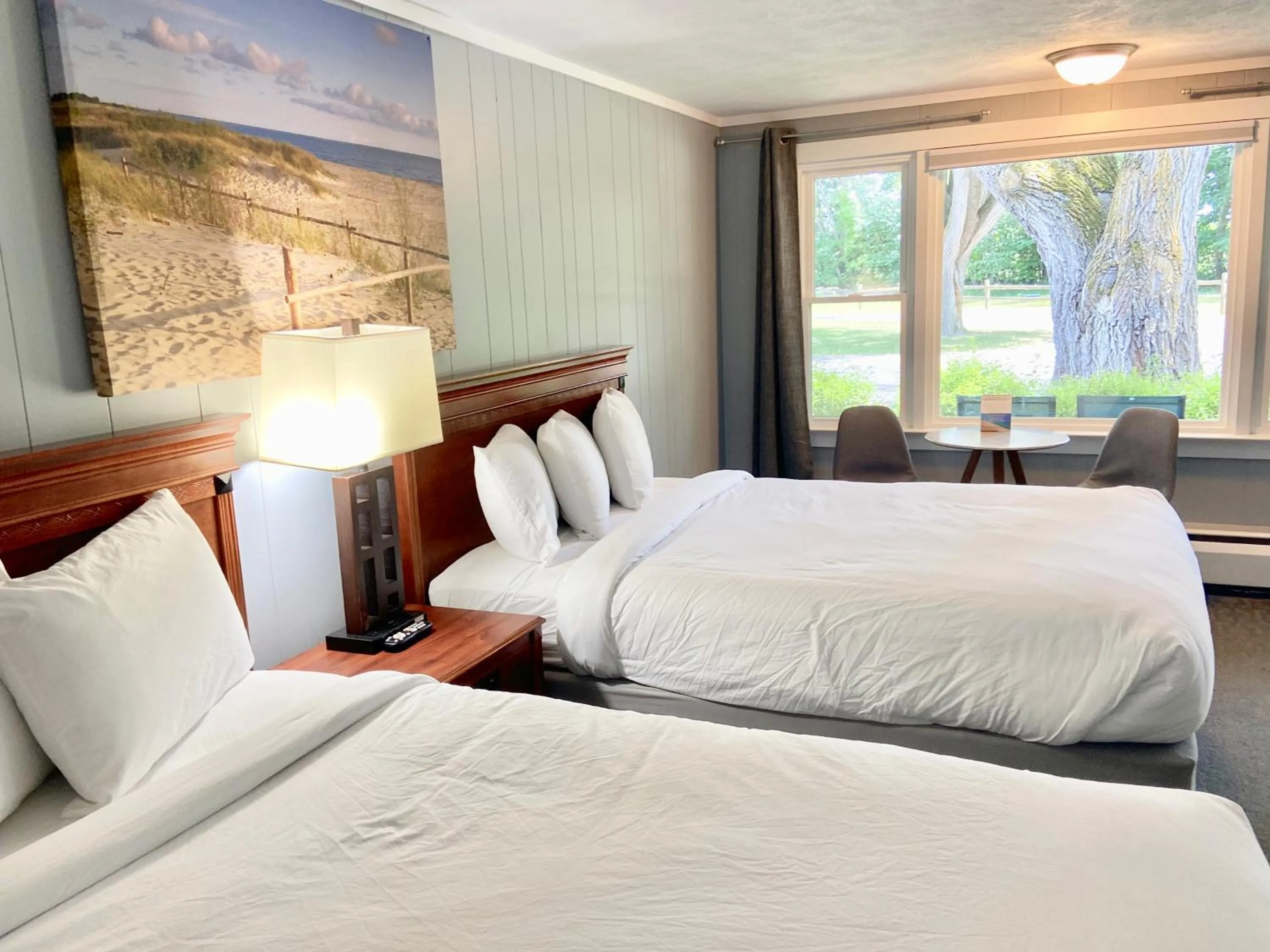 Photo of the whole room, Bed in Elk Rapids Lakeshore Inn