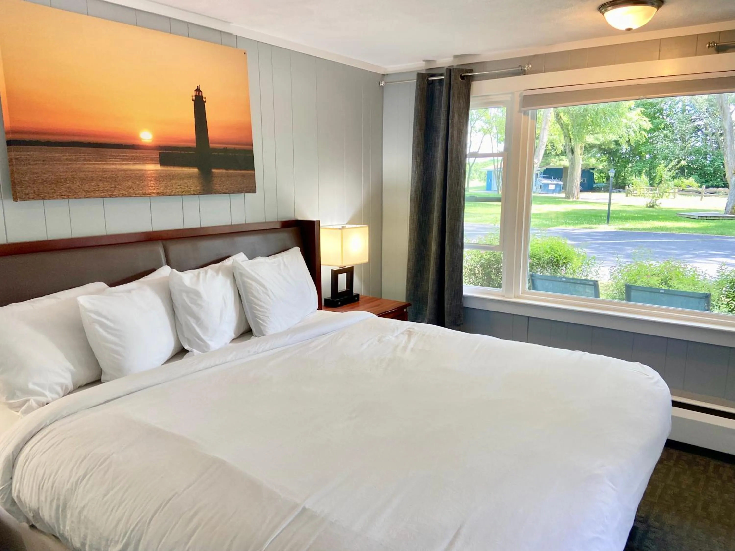 Bedroom, Bed in Elk Rapids Lakeshore Inn
