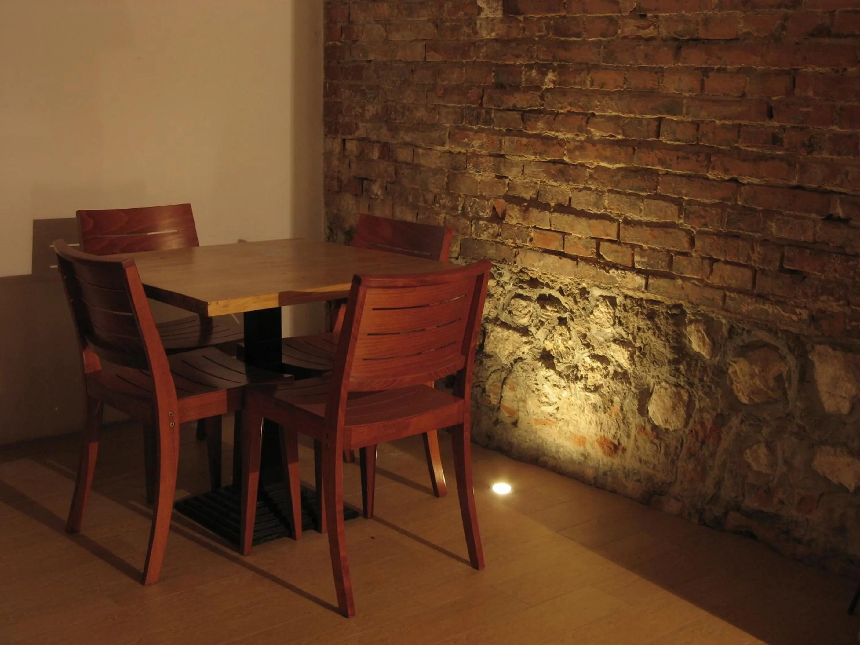 Restaurant/places to eat in Cybulskiego Guest Rooms