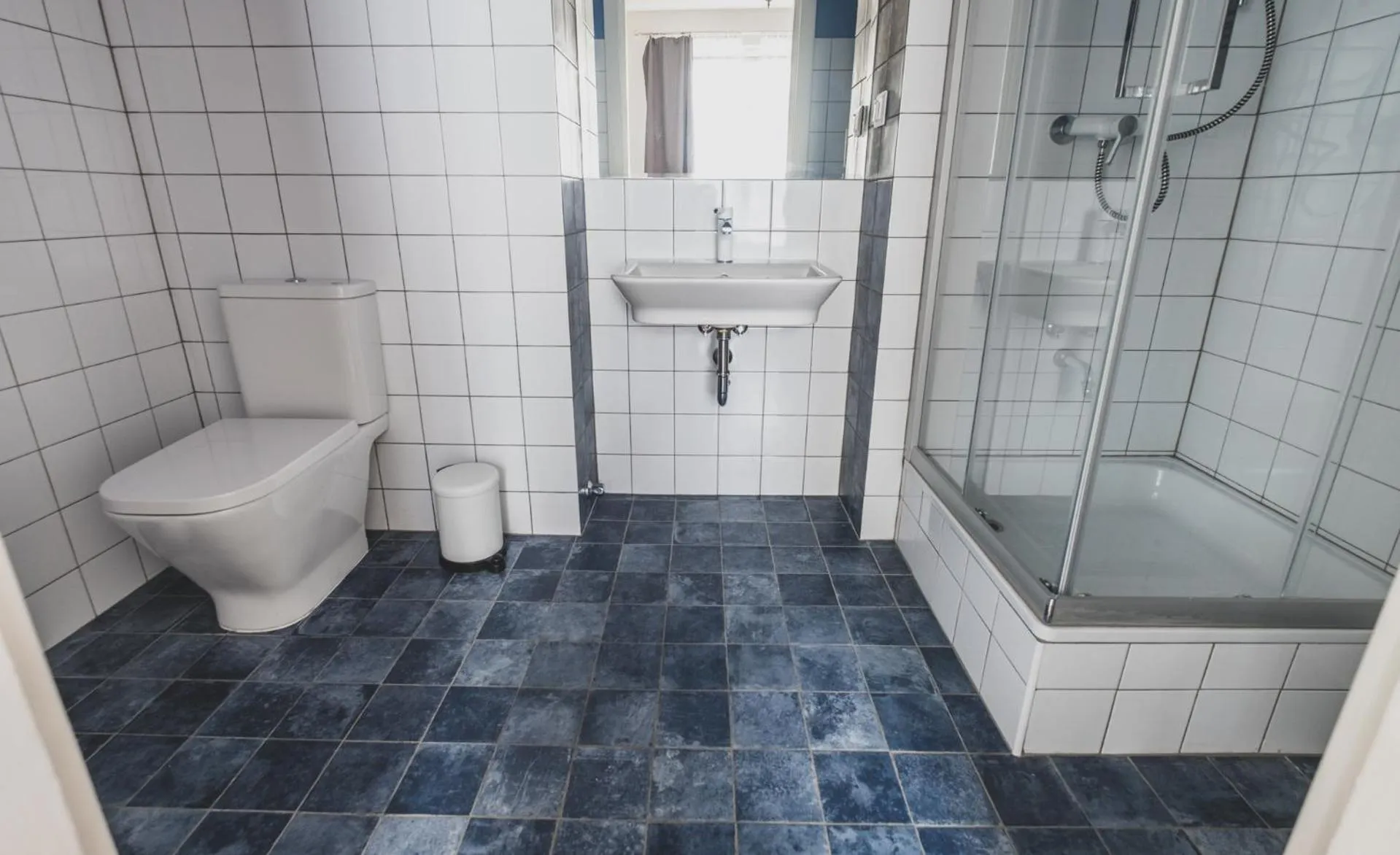 Shower in Cybulskiego Guest Rooms