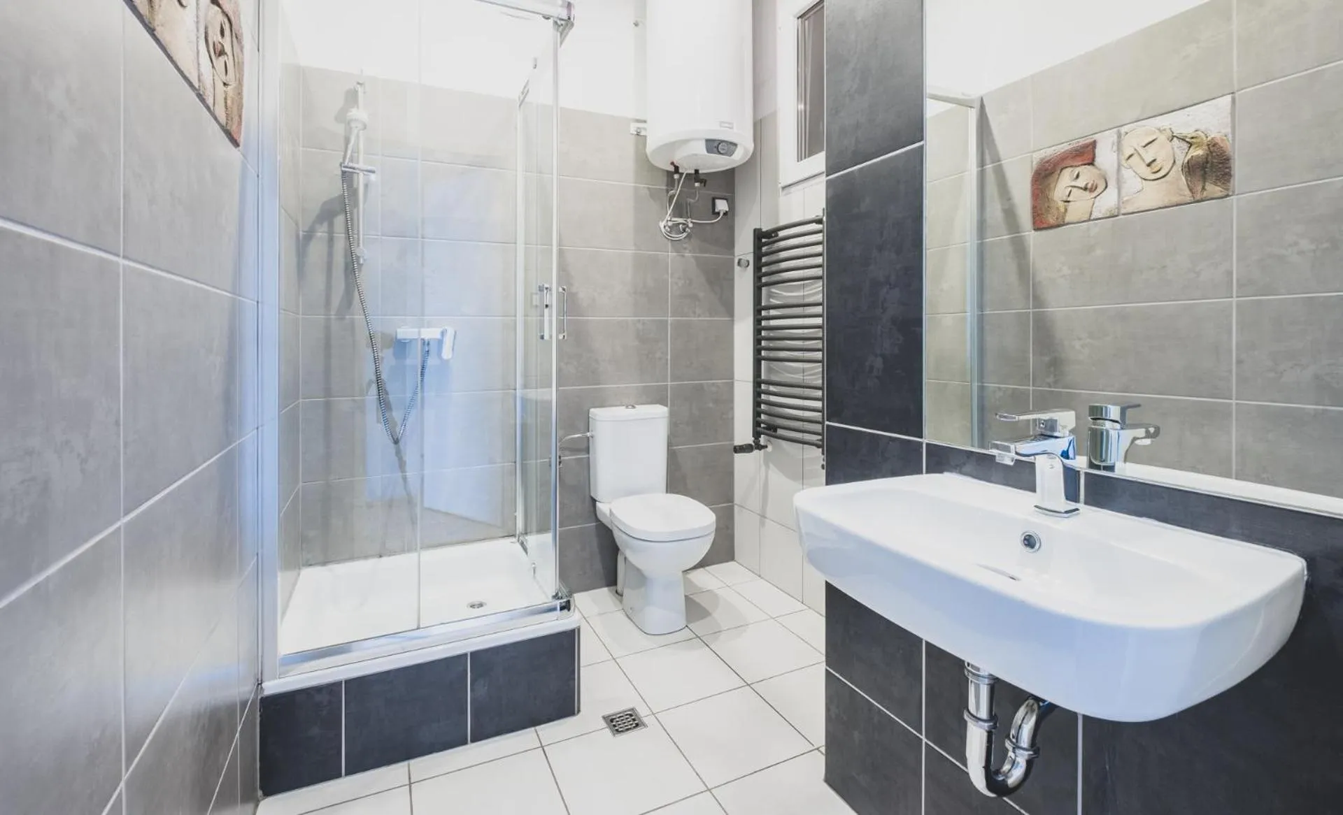 Shower in Cybulskiego Guest Rooms