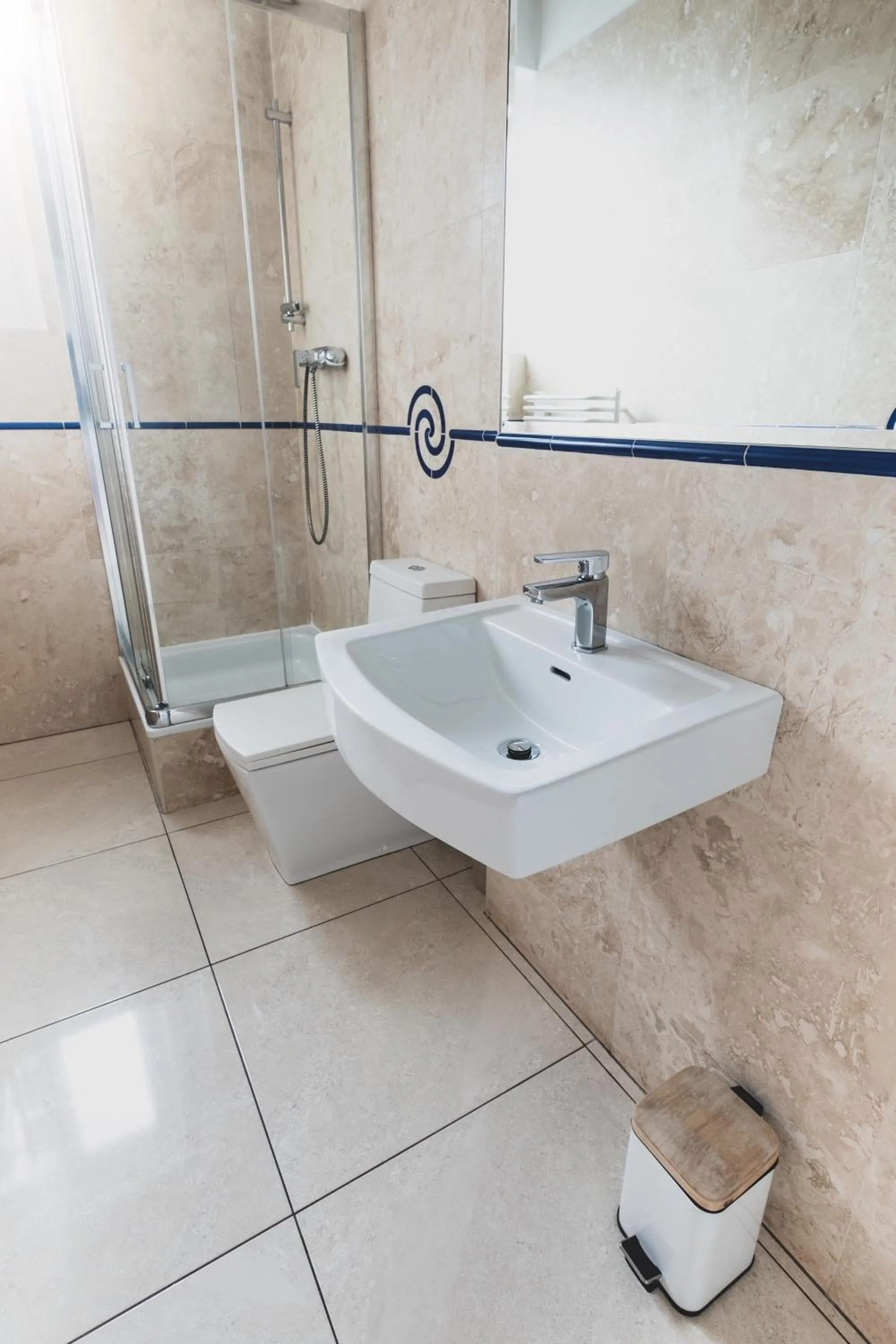 Shower in Cybulskiego Guest Rooms