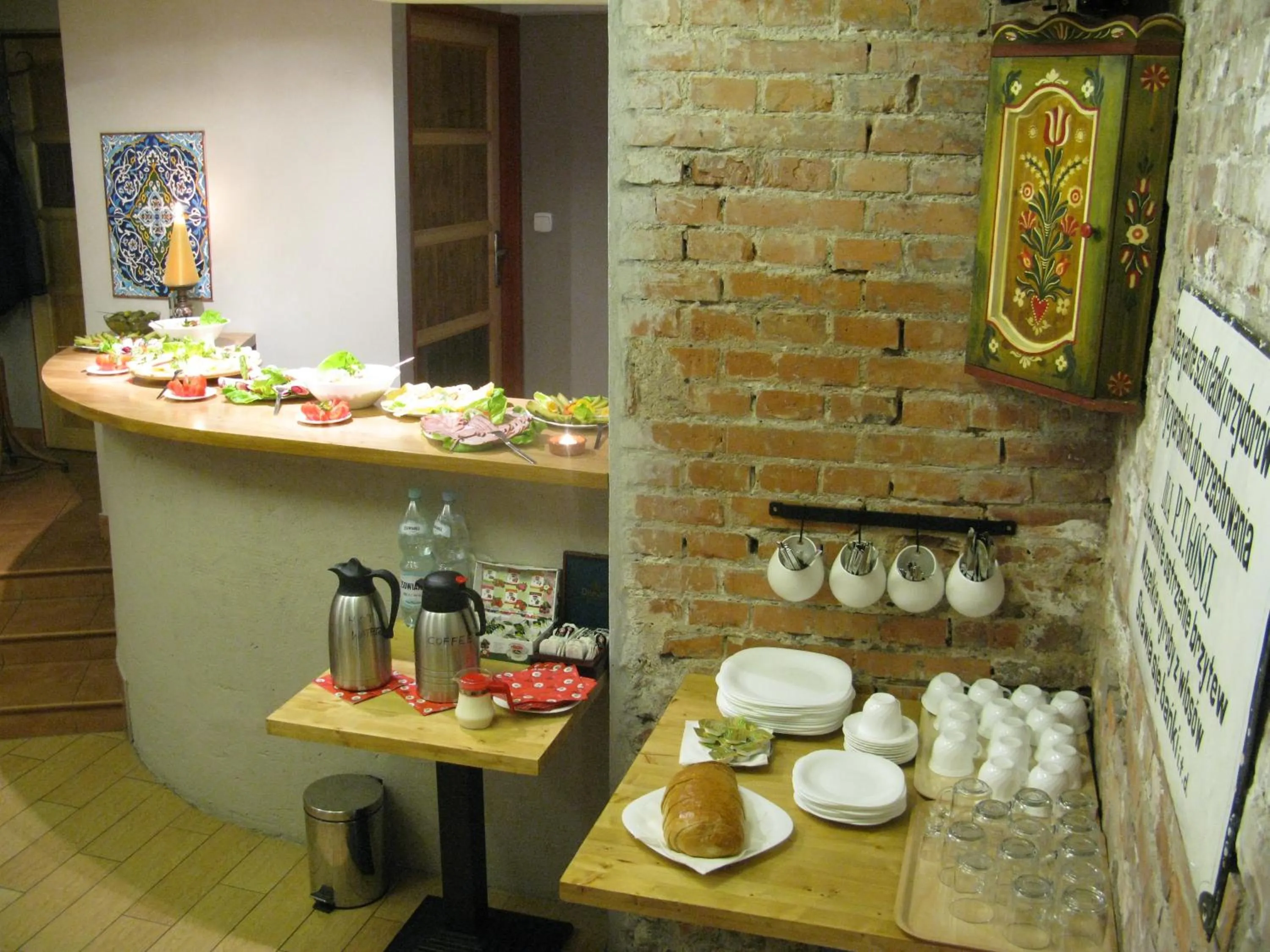 Restaurant/places to eat in Cybulskiego Guest Rooms