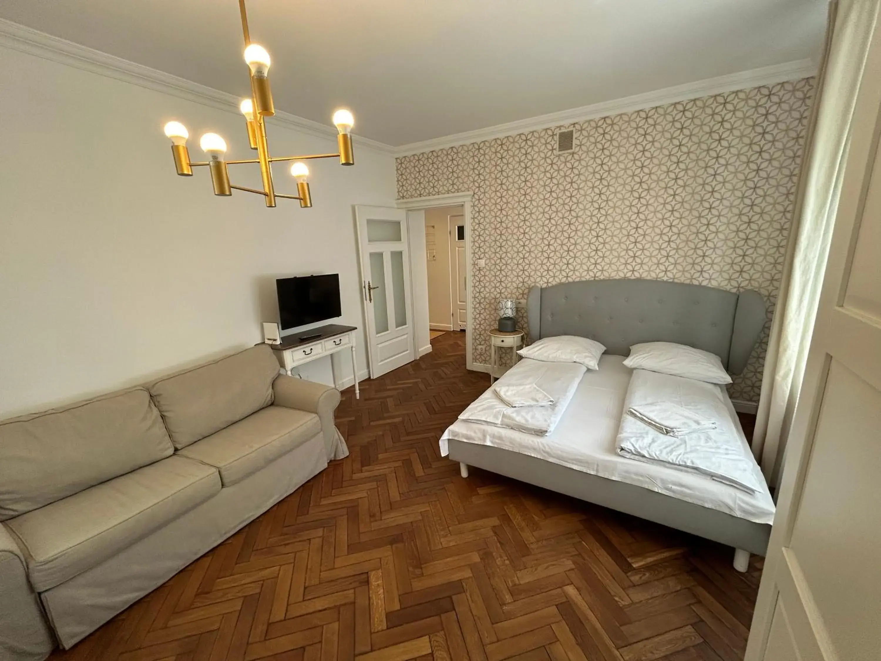 Two-Bedroom Deluxe Apartment - Annex in Cybulskiego Guest Rooms Two-Bedroom Deluxe Apartment - Annex in Cybulskiego Guest Rooms