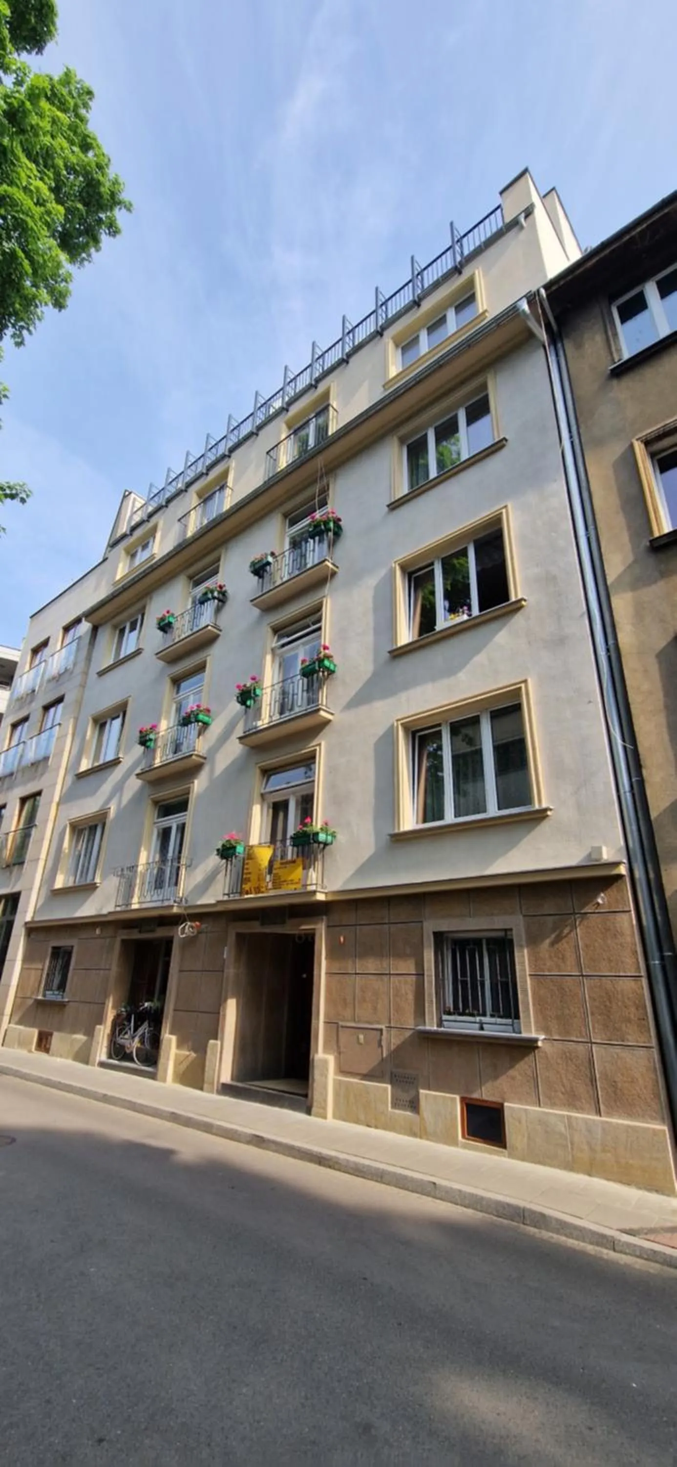 Property building in Cybulskiego Guest Rooms