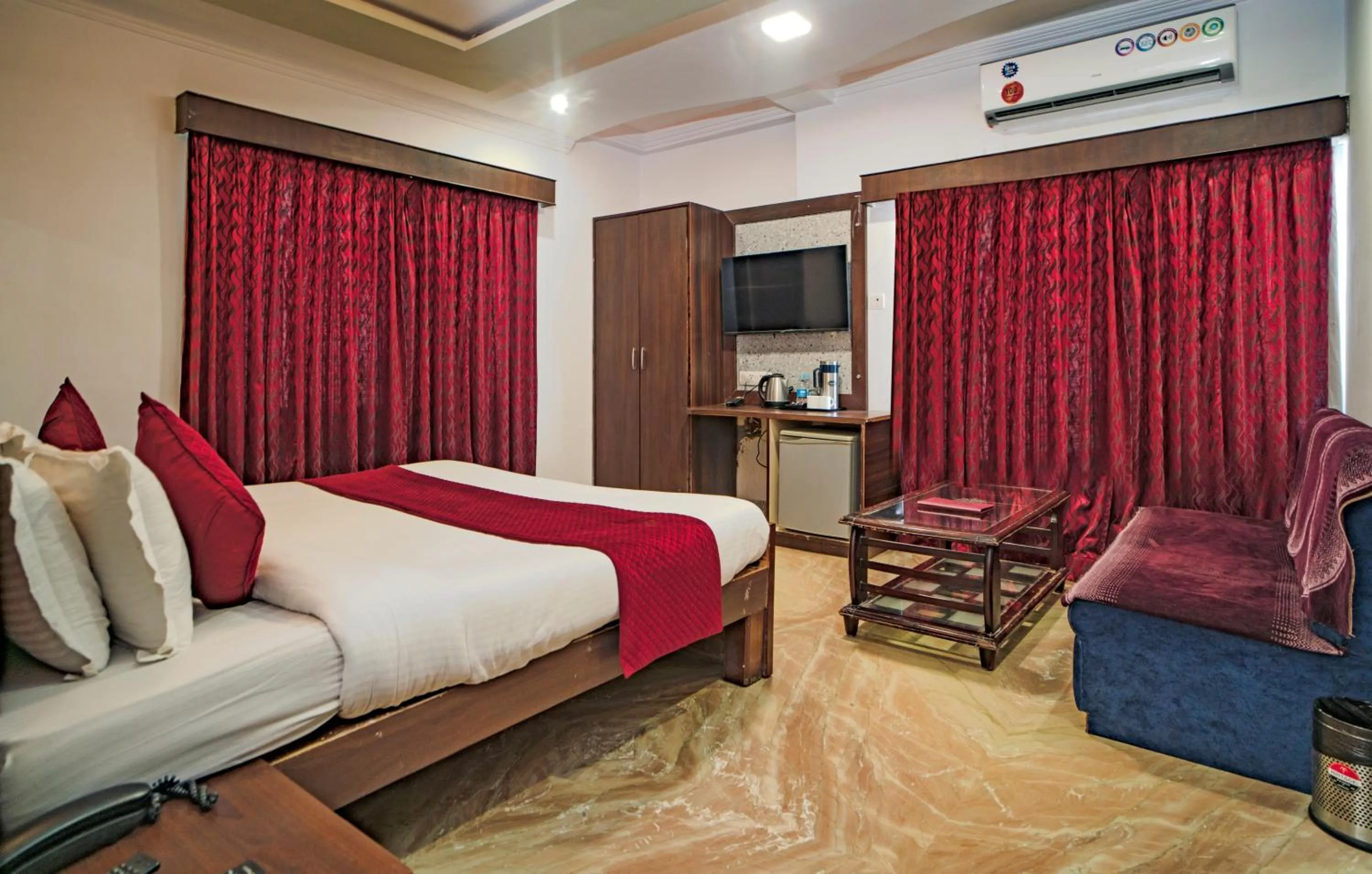 Photo of the whole room, Bed in Florence Continental Udaipur