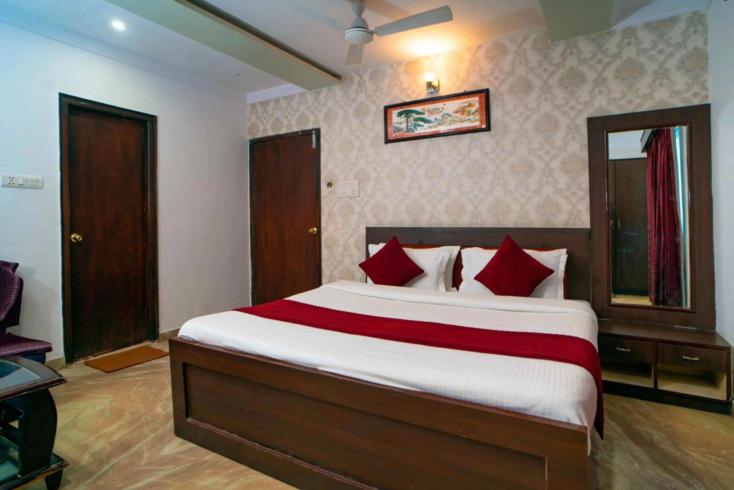 Living room, Bed in Florence Continental Udaipur