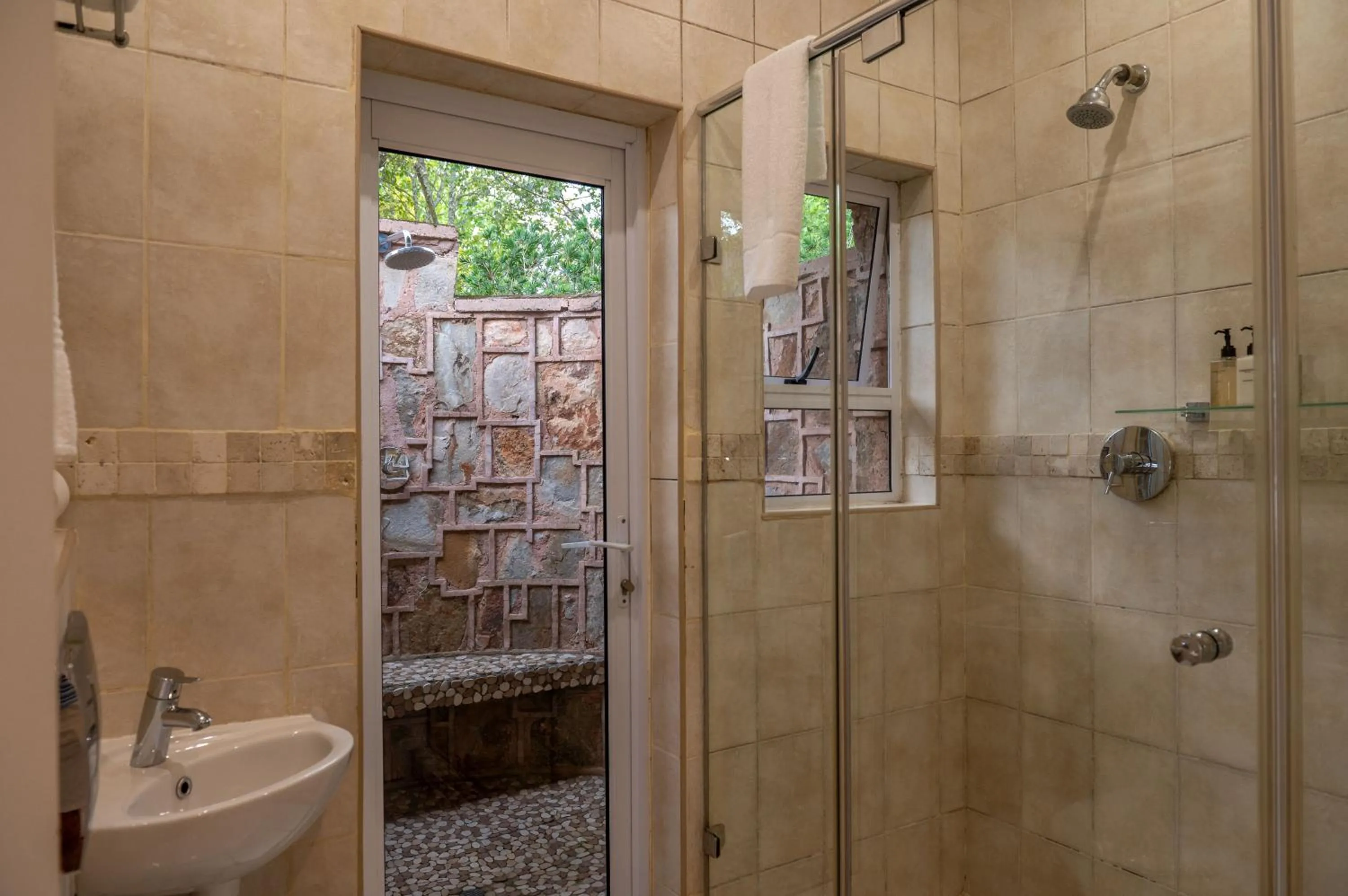 Shower in Walkersons Hotel & Spa