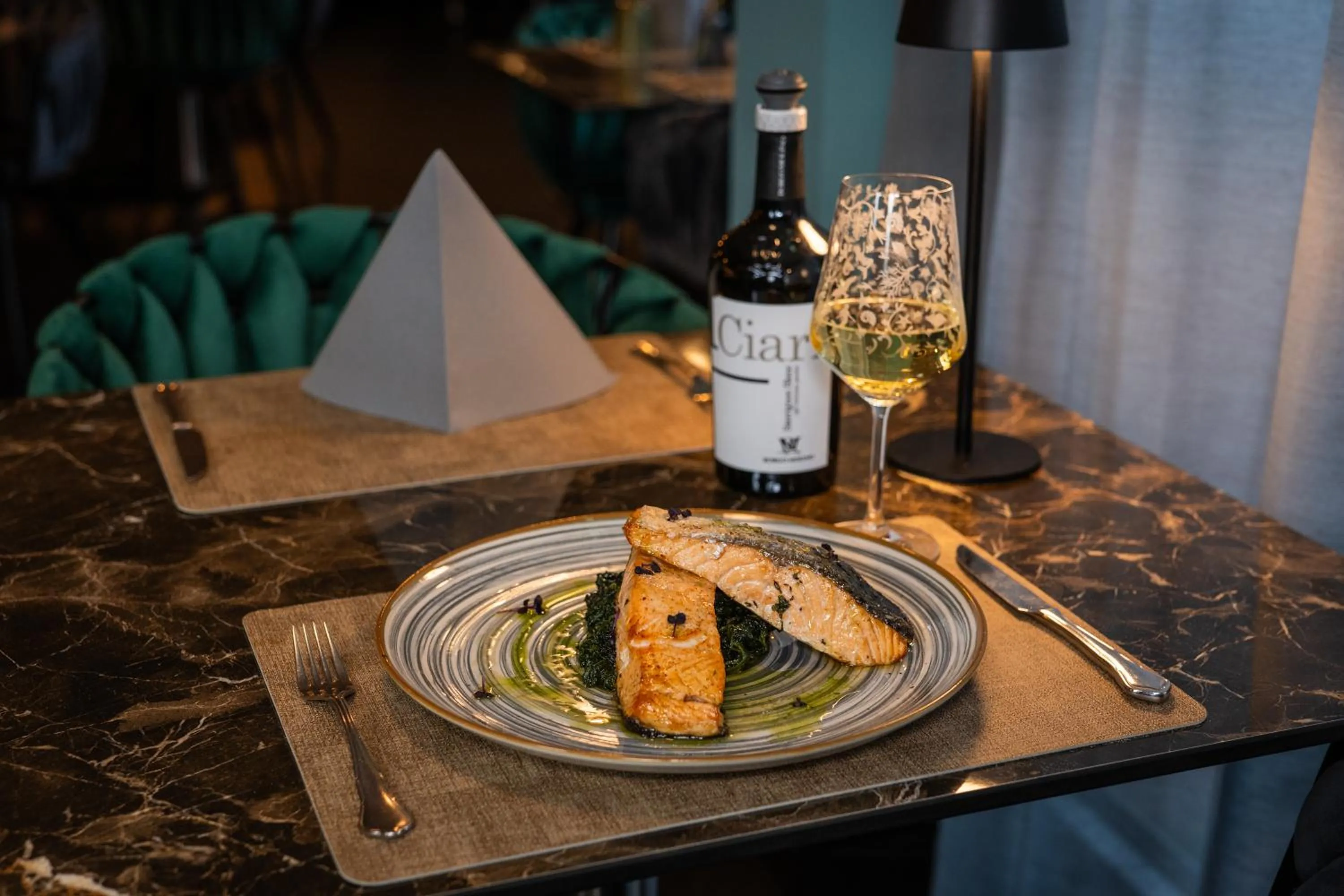 Restaurant/places to eat in Hotel & Restaurant Knote