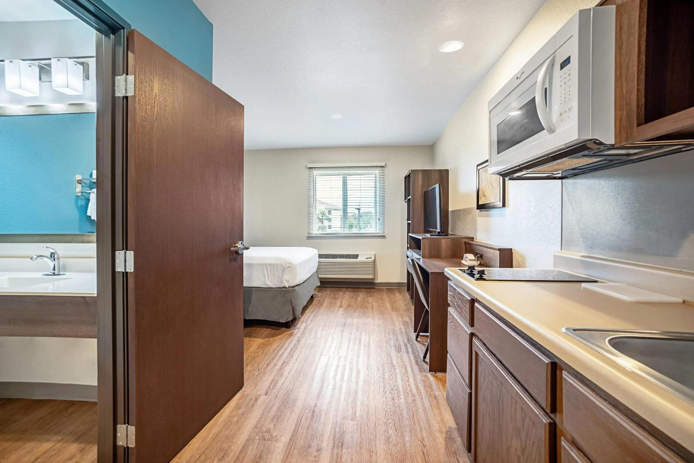 Bedroom in WoodSpring Suites Naples