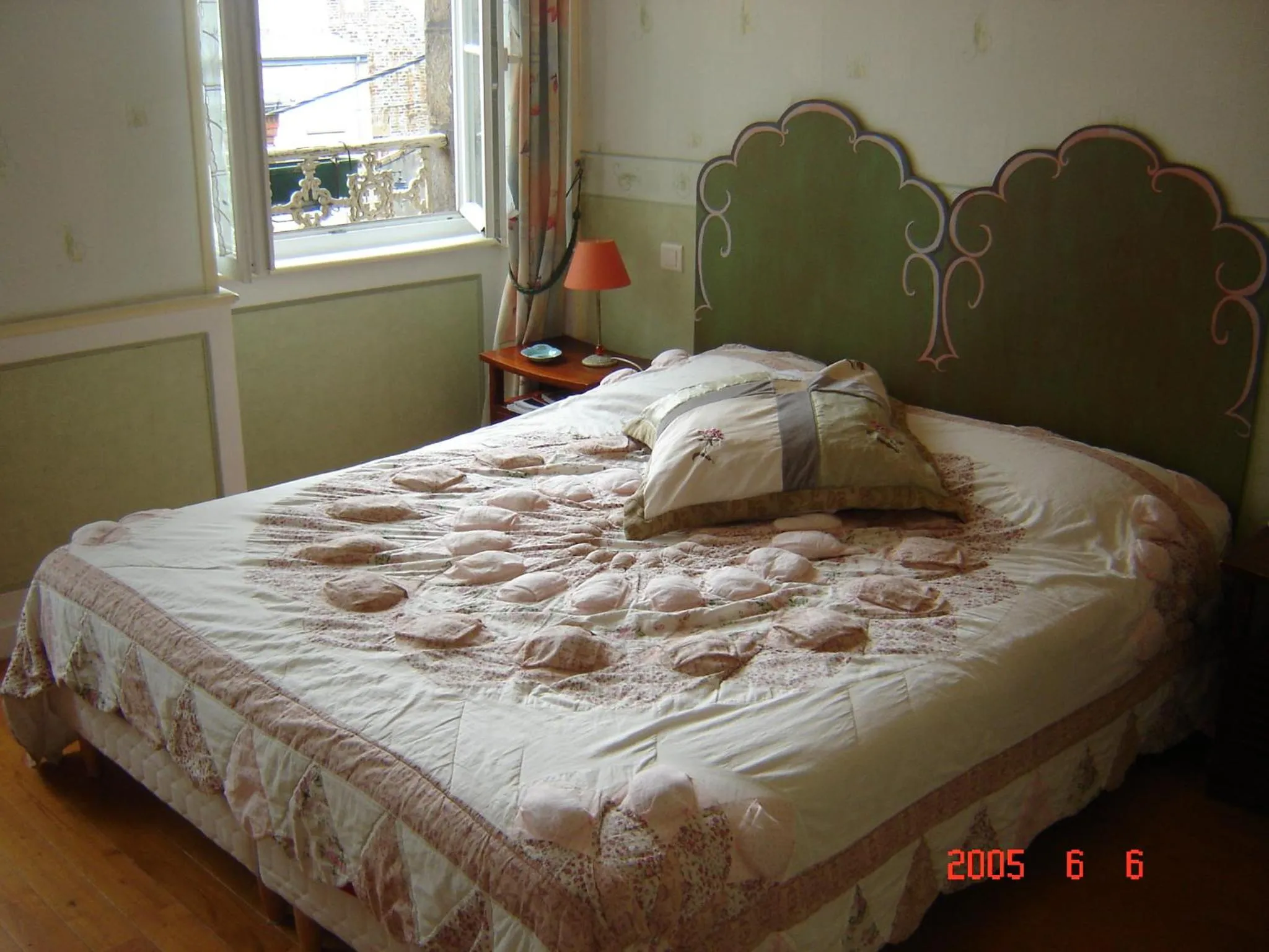 Property building, Bed in Le Logis du Roc