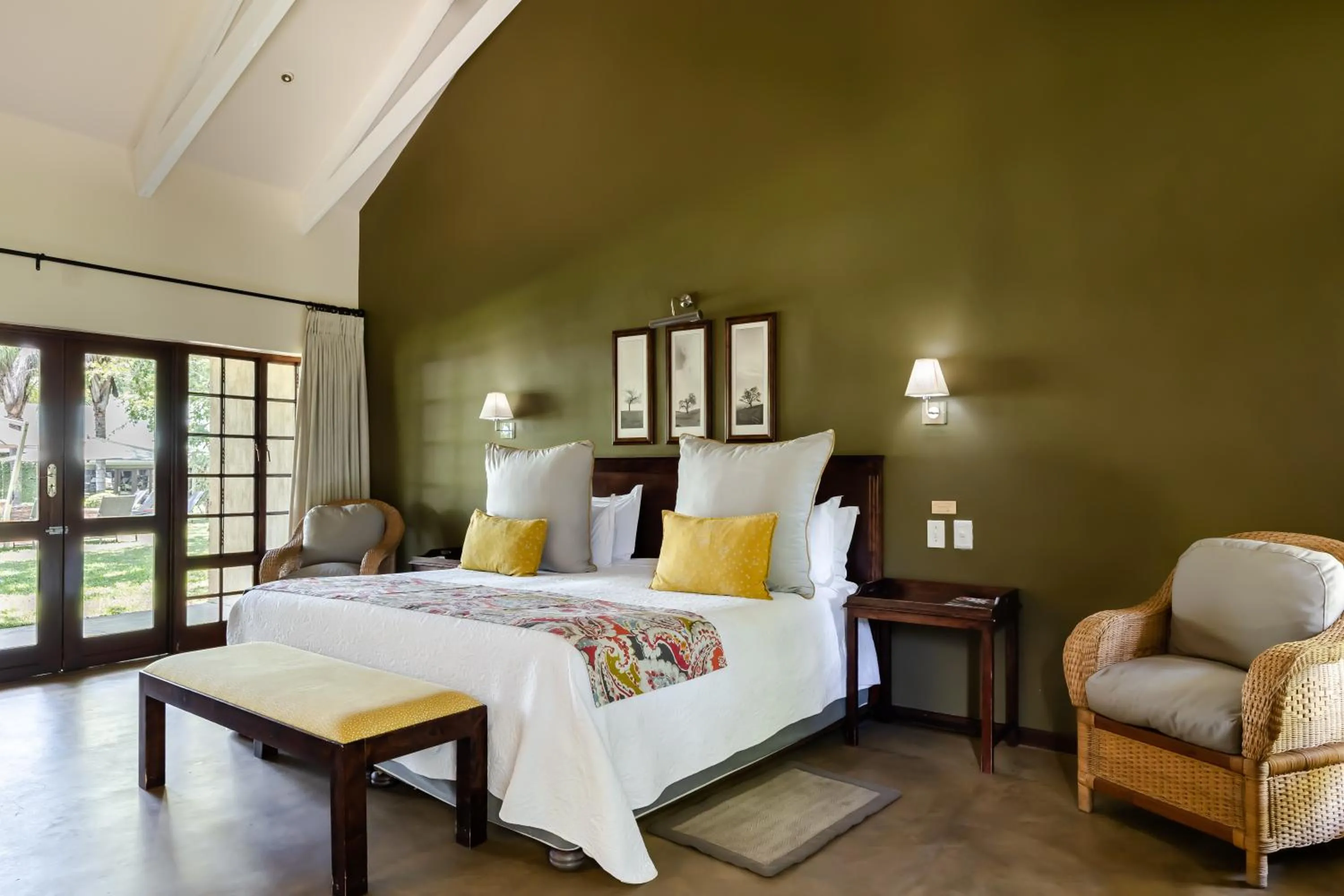 Bed in Perry's Bridge Hollow Boutique Hotel