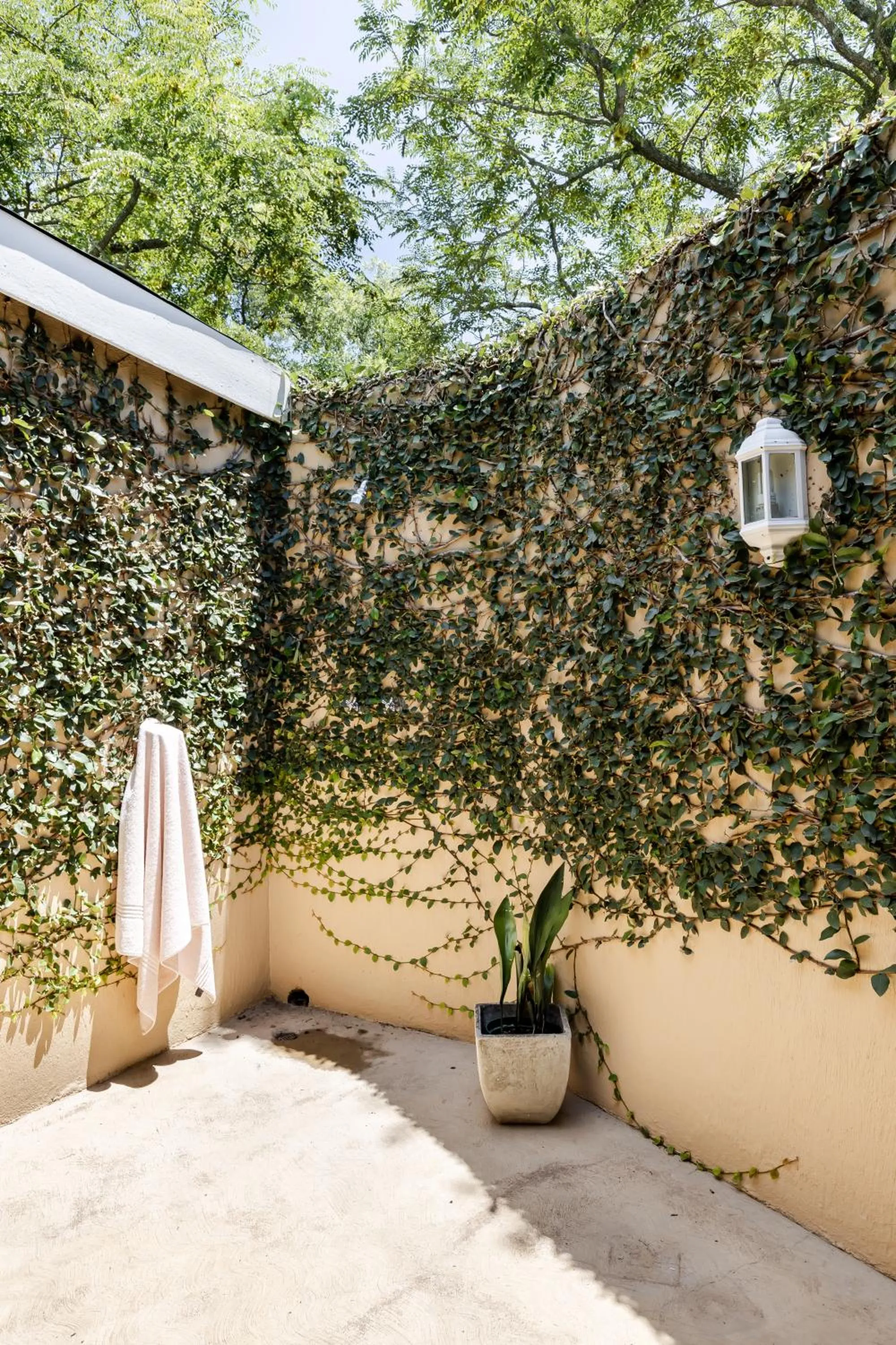 Shower in Perry's Bridge Hollow Boutique Hotel