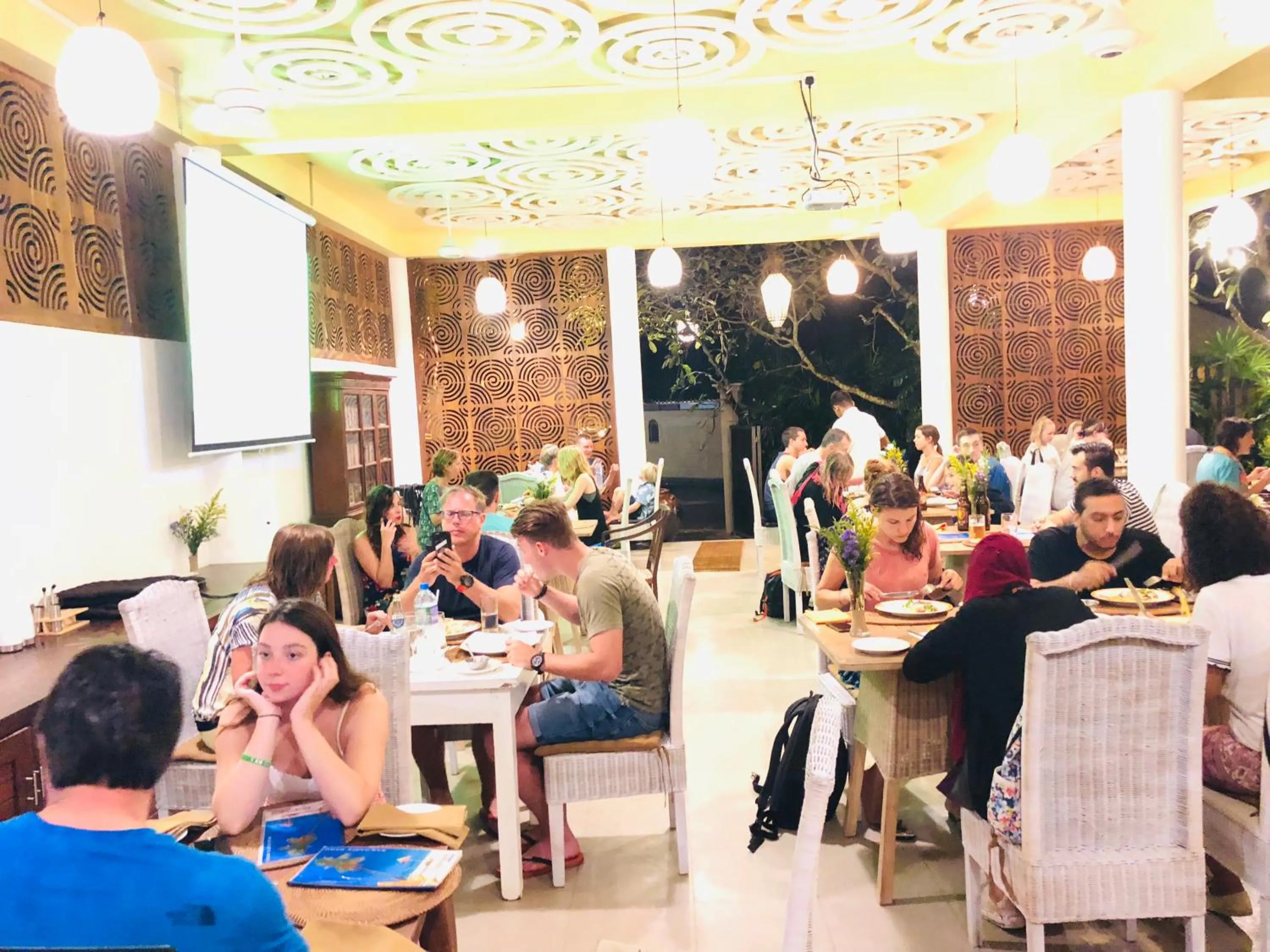 Restaurant/places to eat in Thaproban Beach House