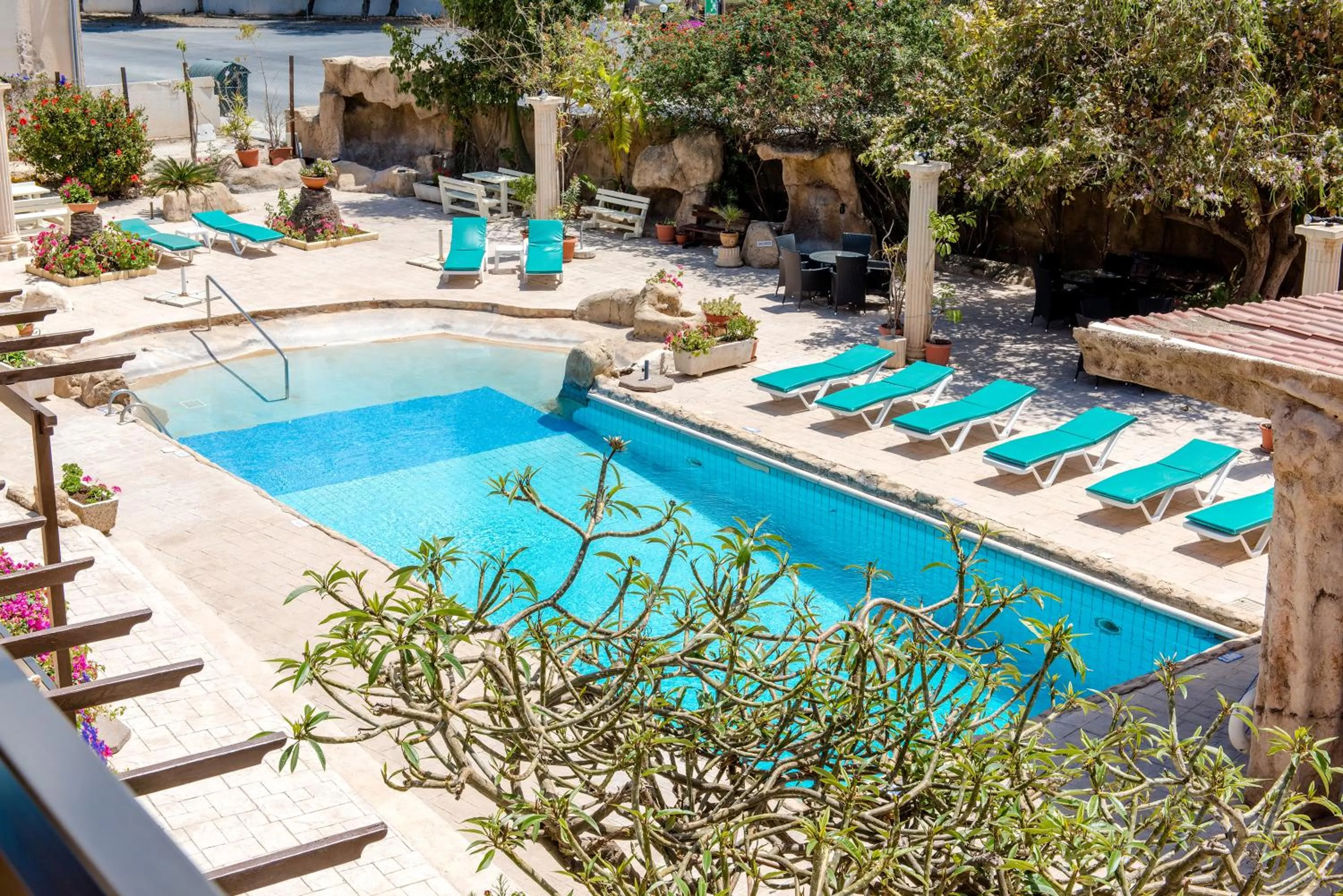 Pool view in King's Hotel