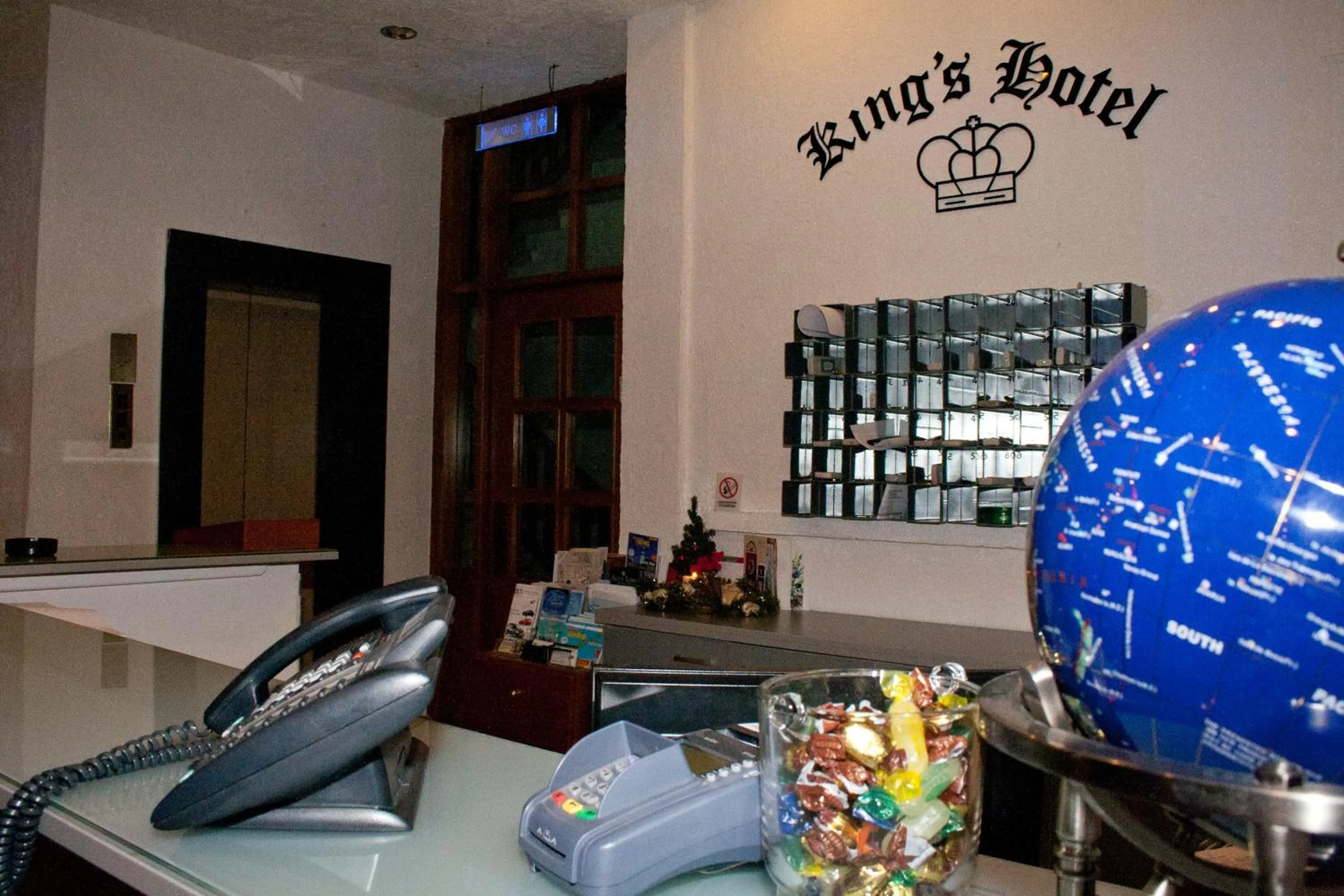 Lobby or reception in King's Hotel