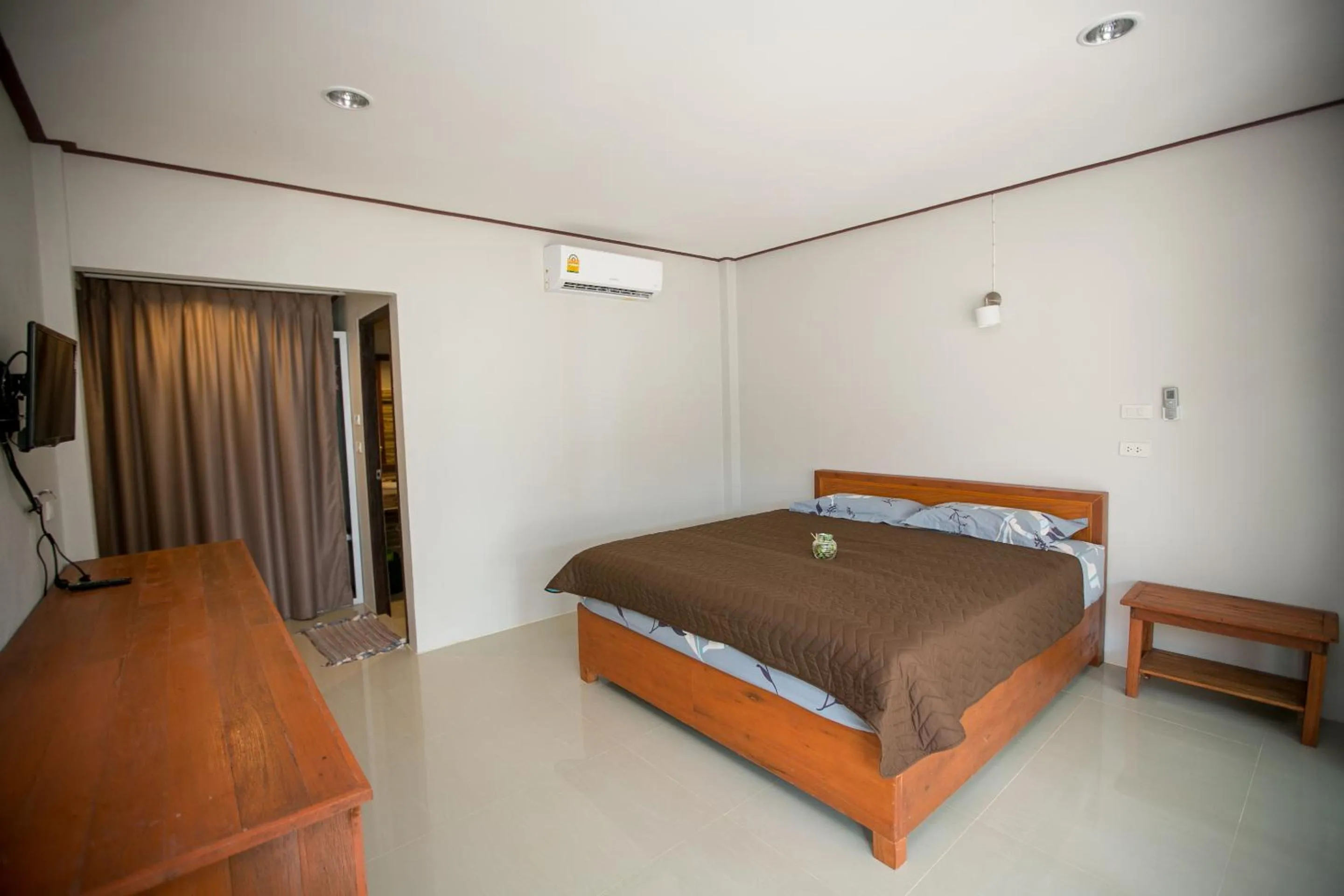Bathroom, Bed in Lamai Resort