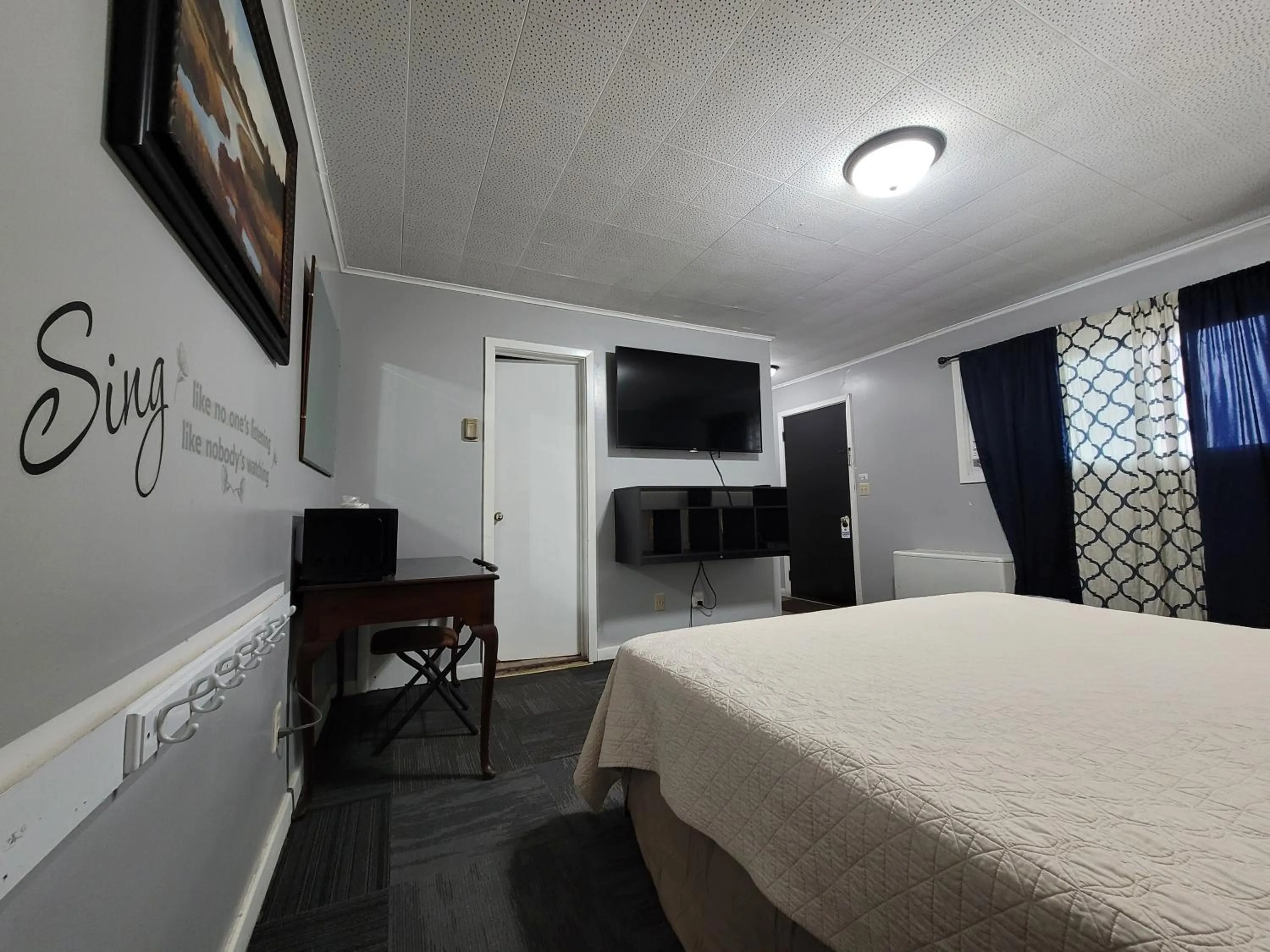 Bed in Fiesta City Motel