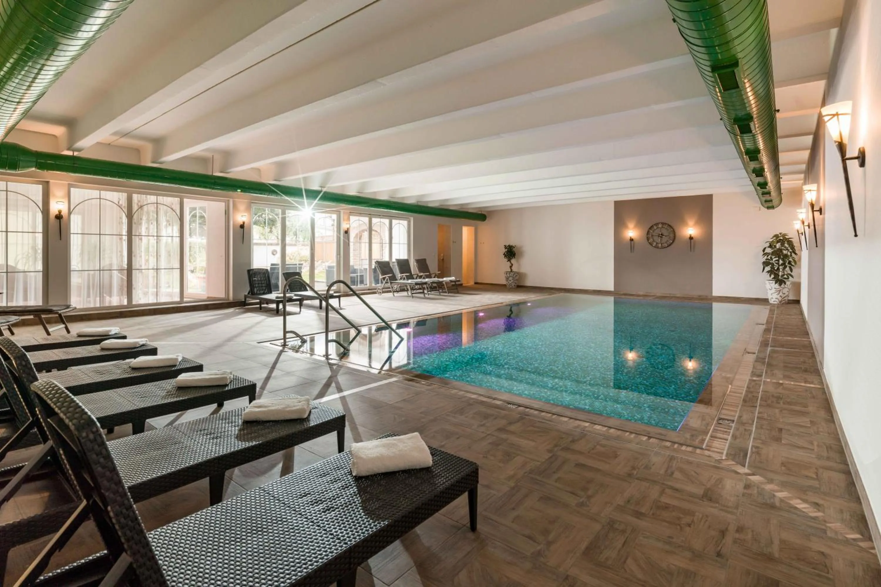 Swimming pool in SCOL Sporthotel Zillertal