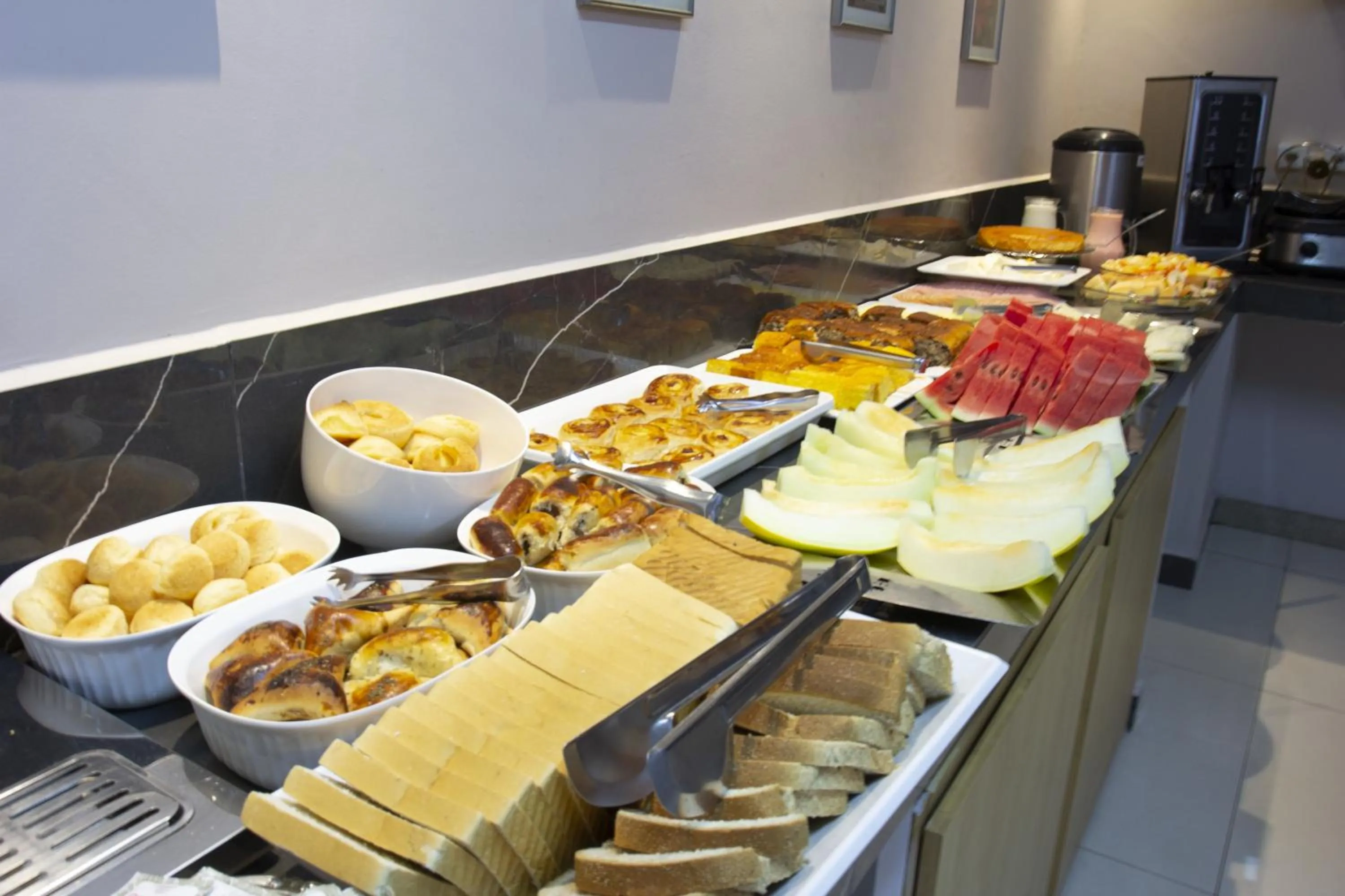 Breakfast in Hotel El Pilar by Bsb Inn