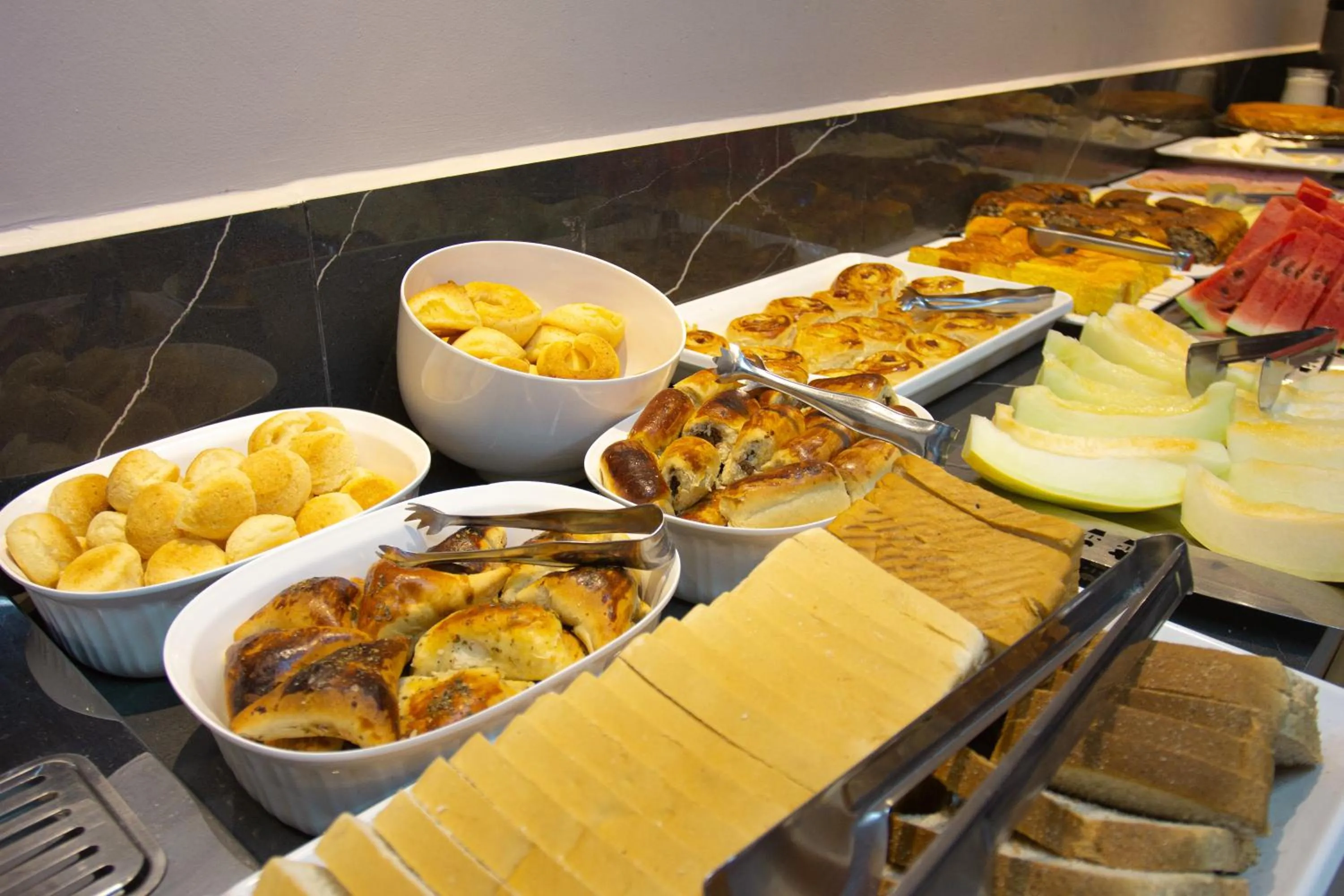 Breakfast in Hotel El Pilar by Bsb Inn