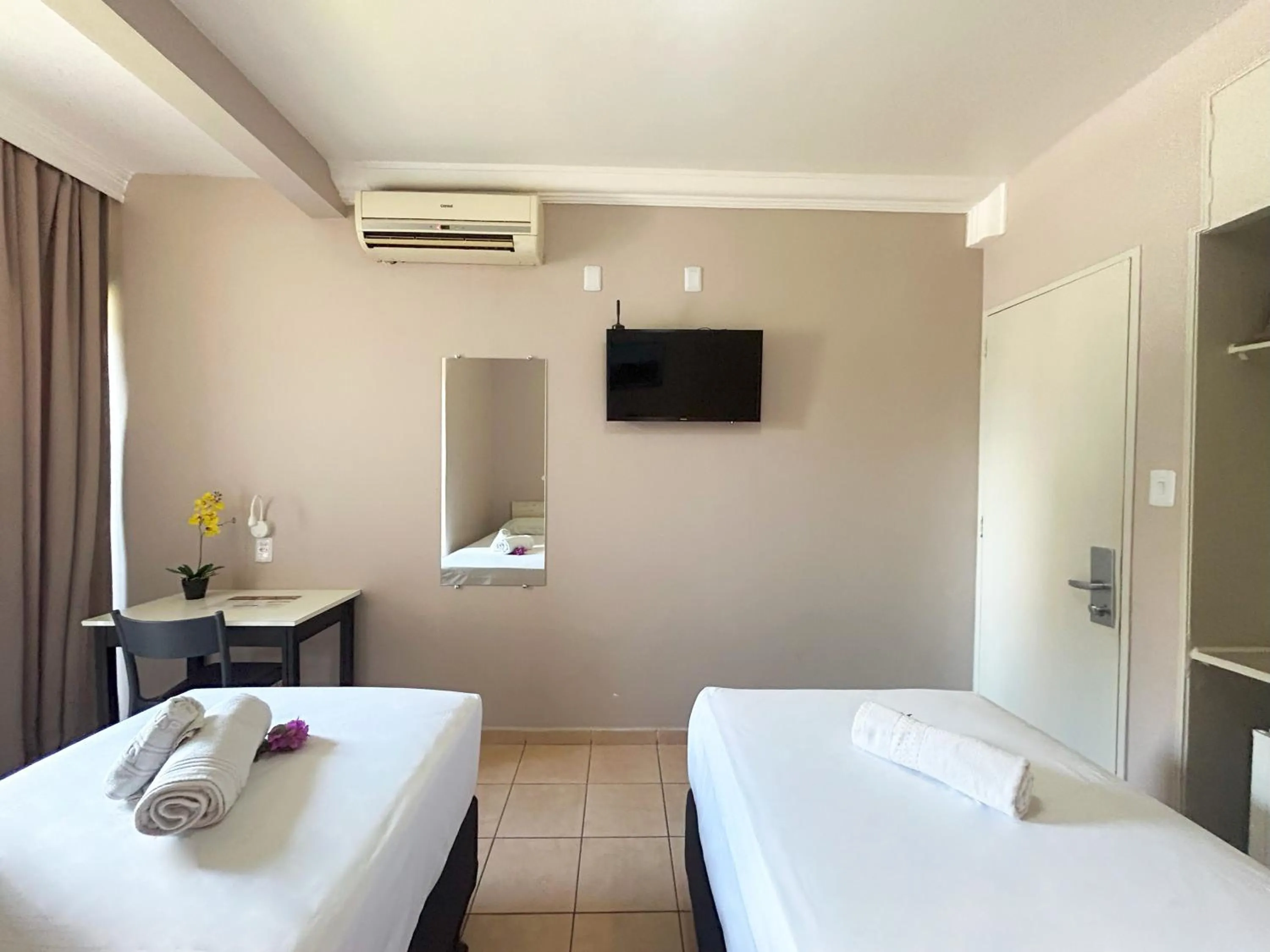 Bed in Hotel El Pilar by Bsb Inn