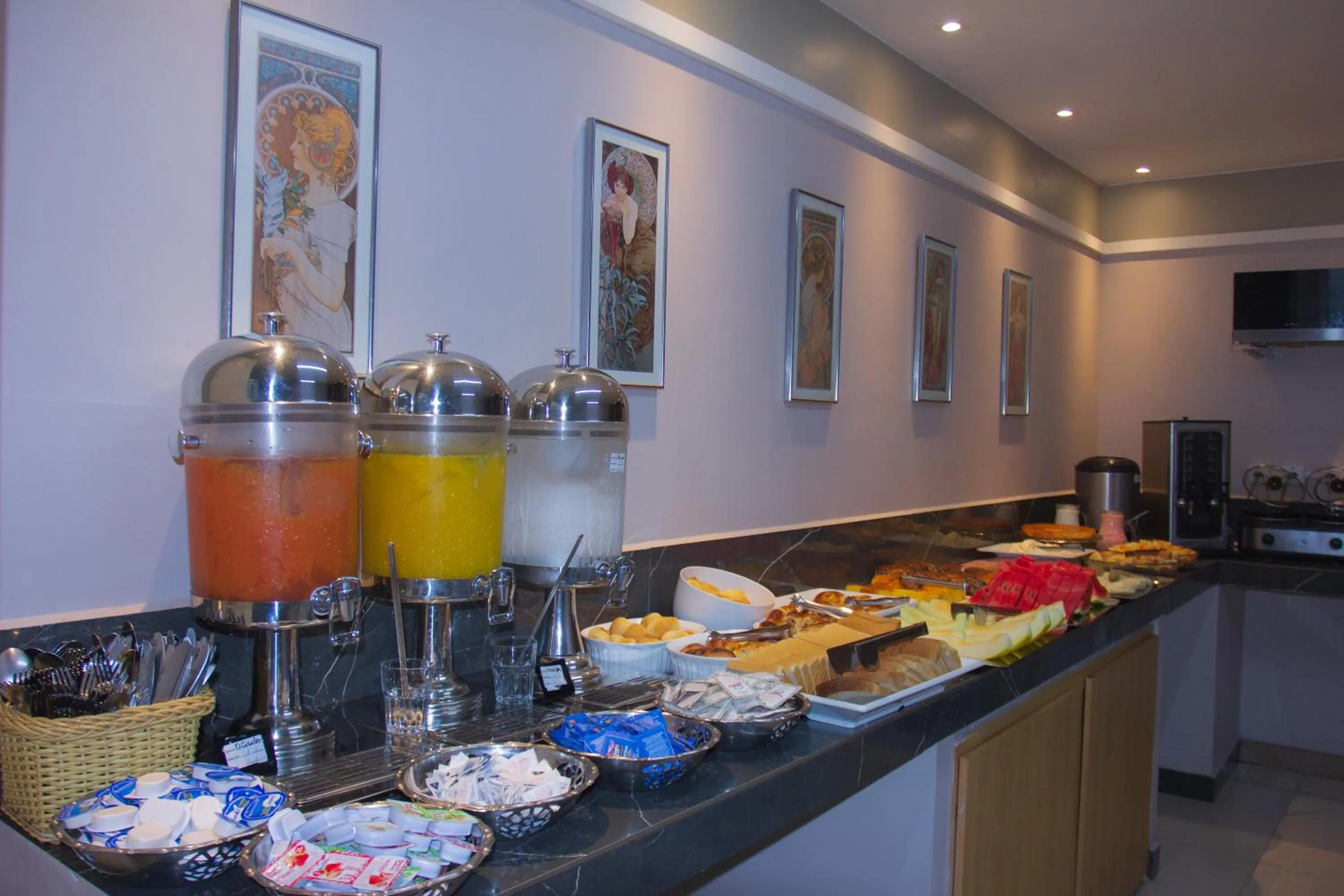 Breakfast in Hotel El Pilar by Bsb Inn