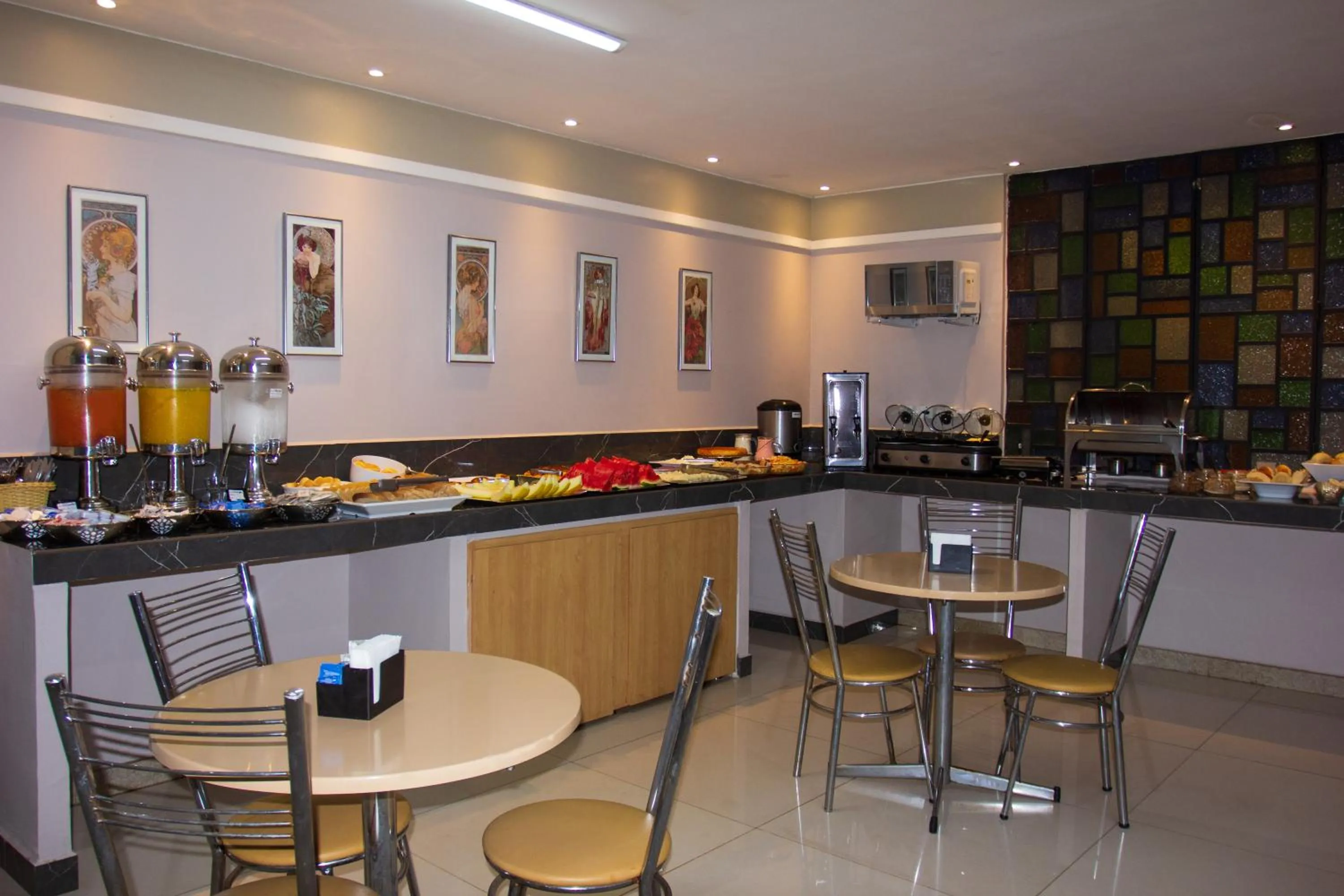 Breakfast in Hotel El Pilar by Bsb Inn