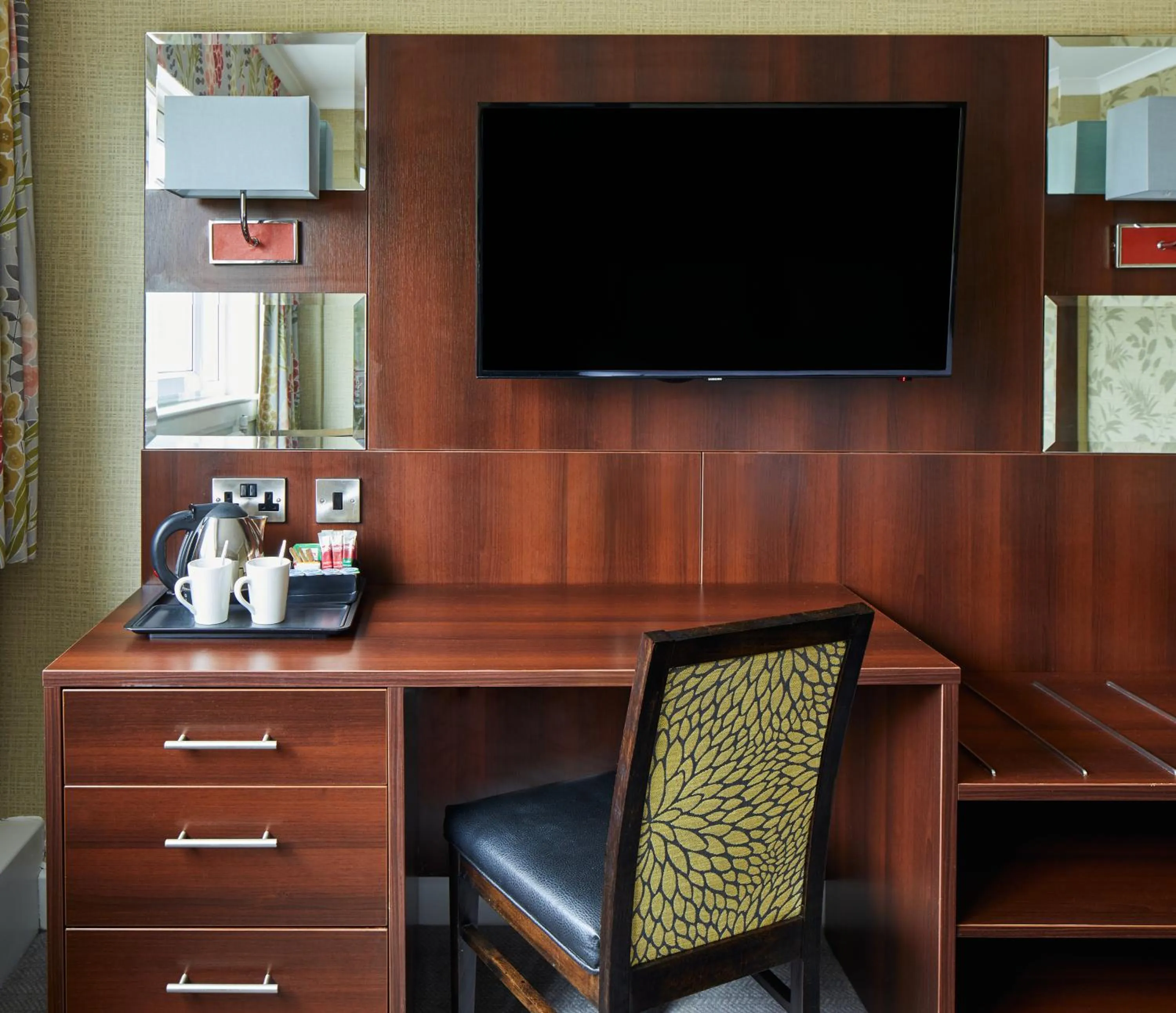Bedroom in Leonardo Inn Glasgow West End