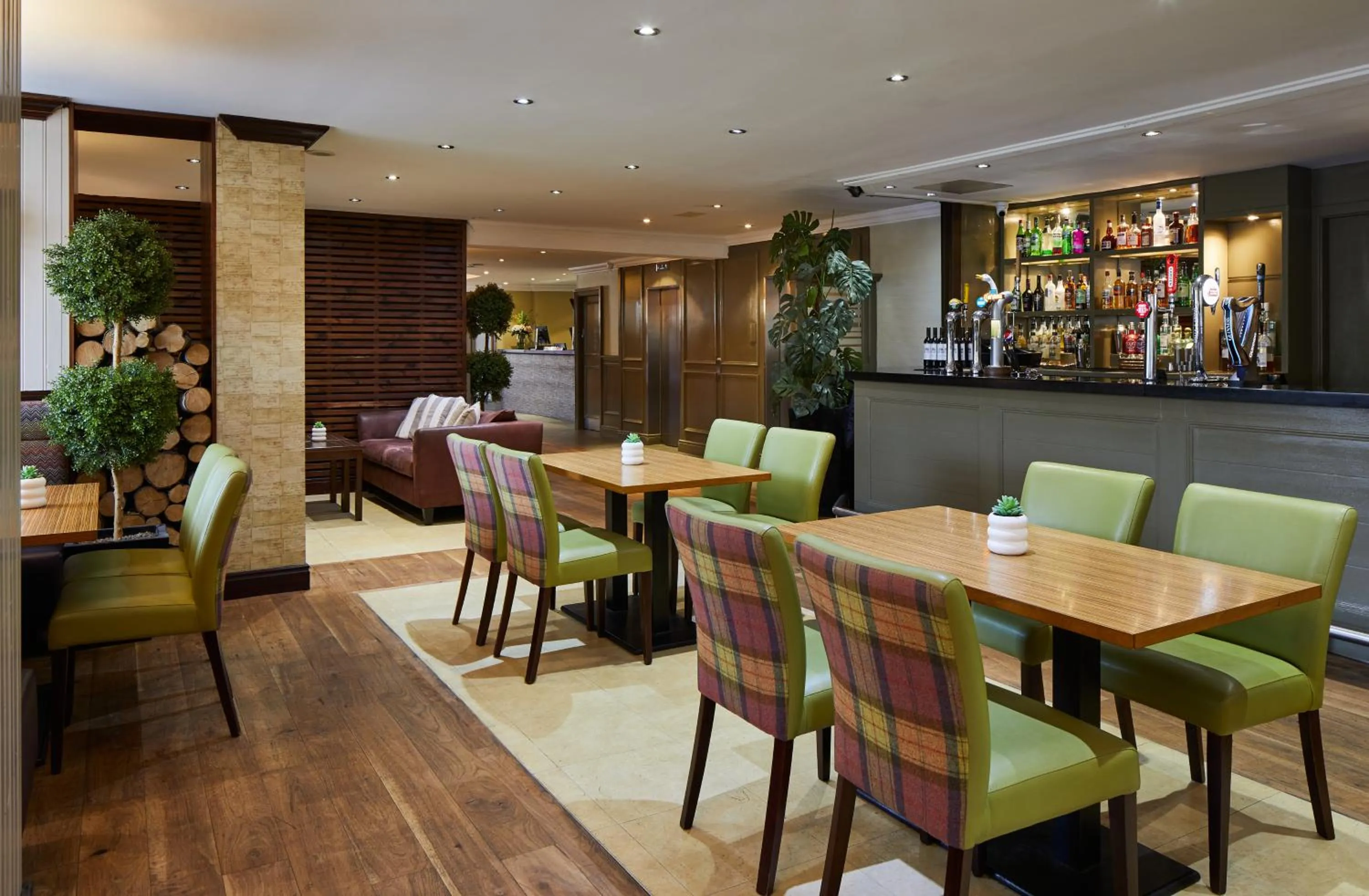 Restaurant/places to eat in Leonardo Inn Glasgow West End