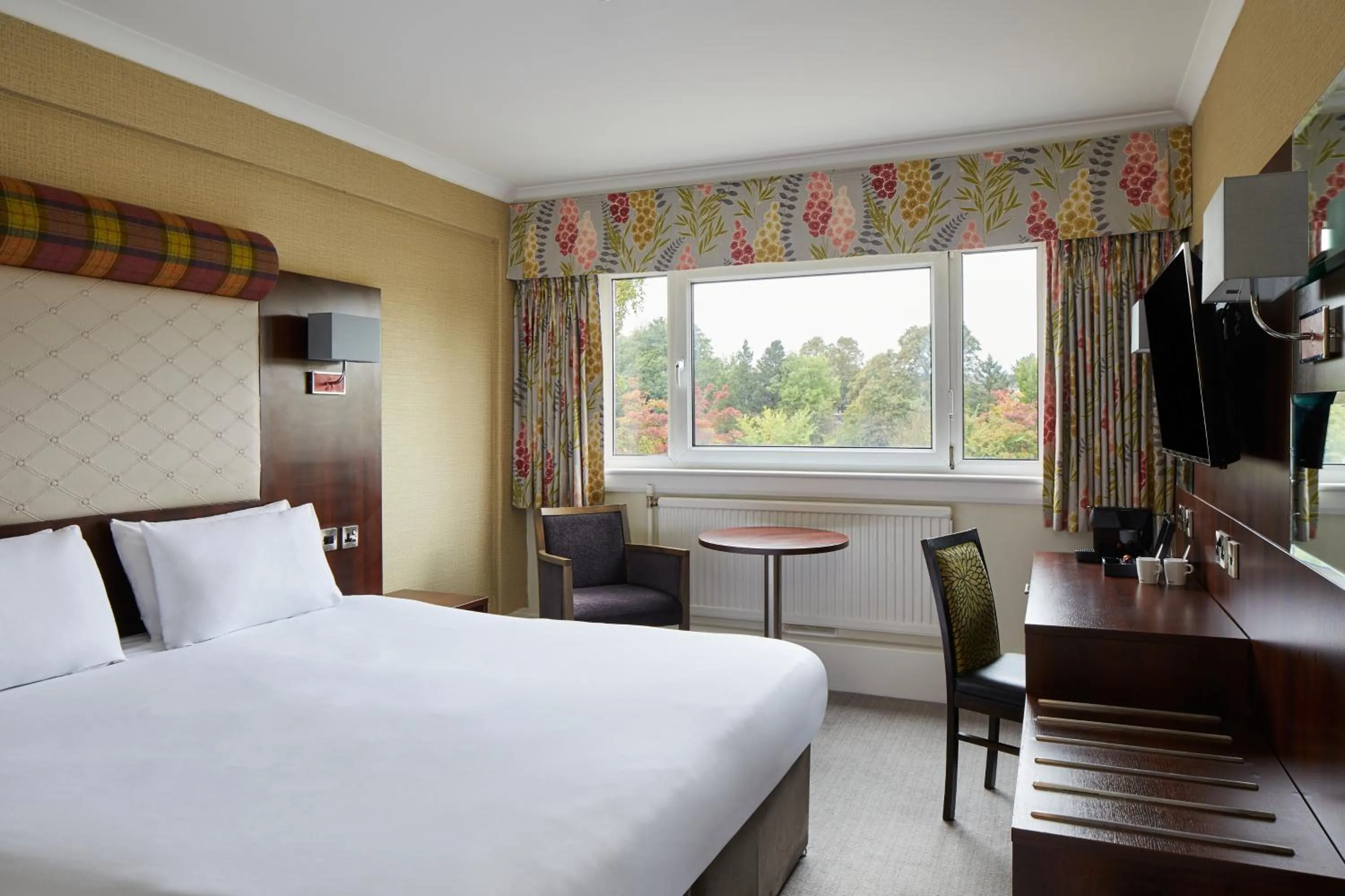 Bed in Leonardo Inn Glasgow West End