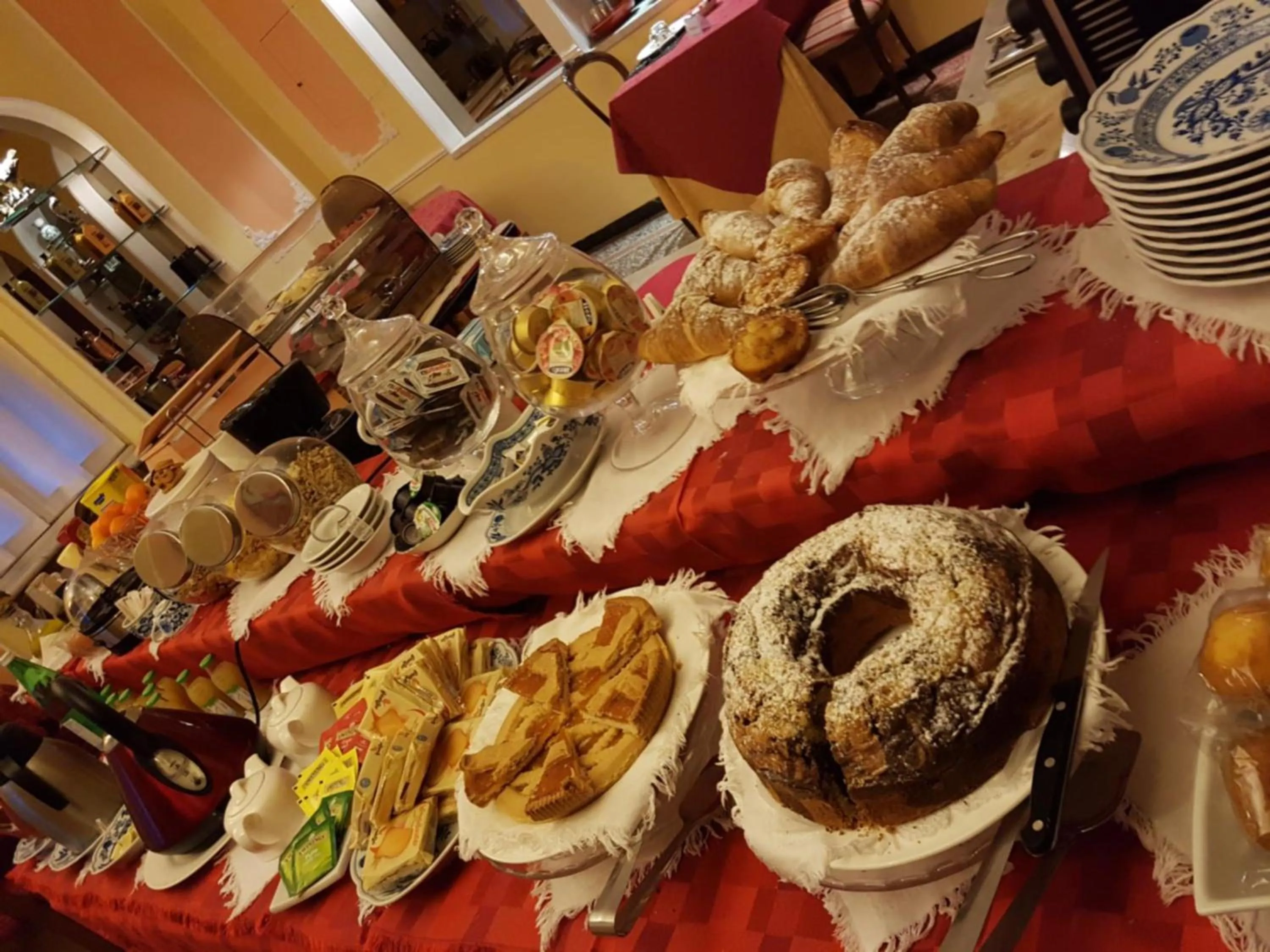 Buffet breakfast in B&B Villa Gavina
