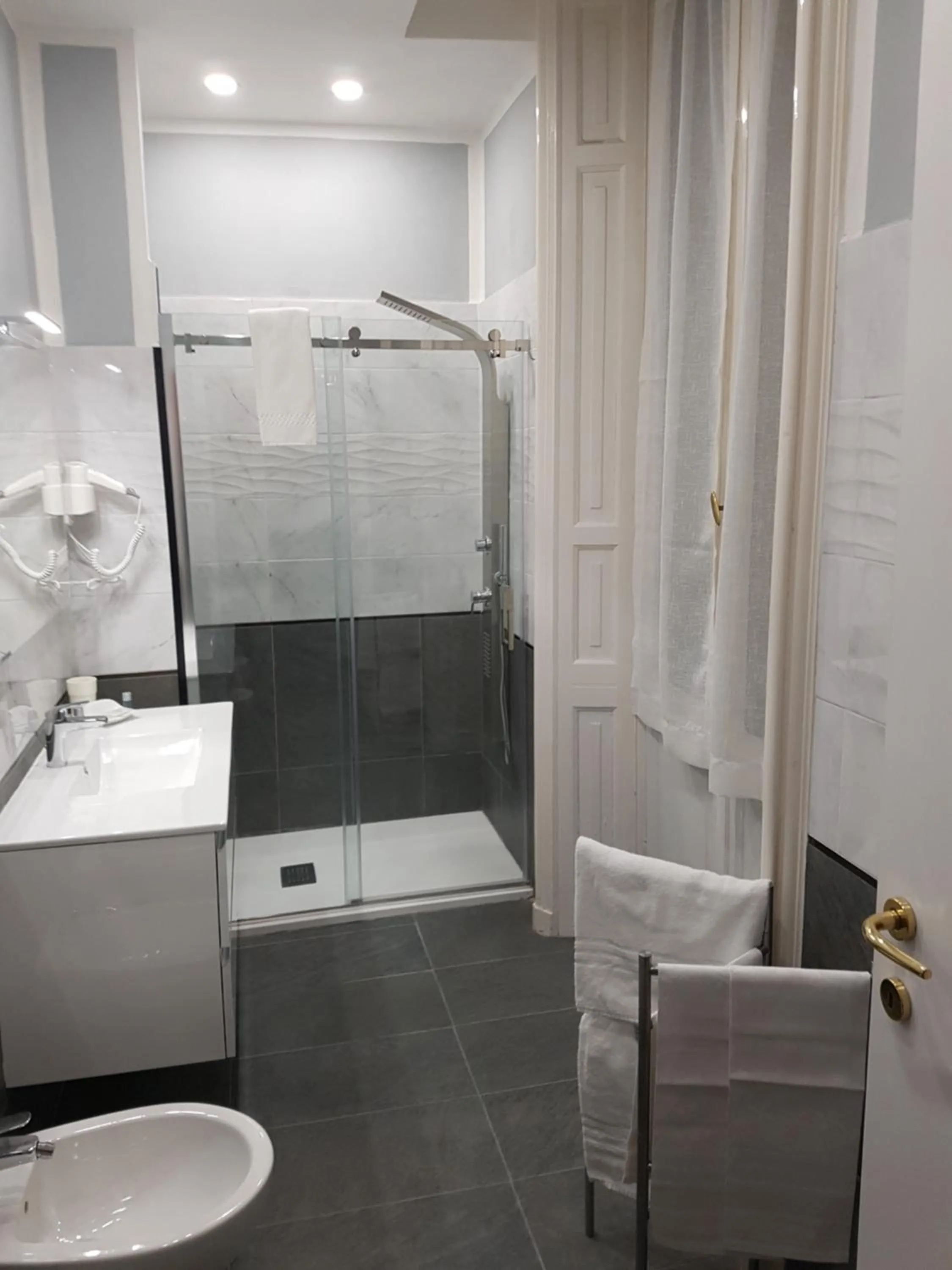 Shower in B&B Villa Gavina