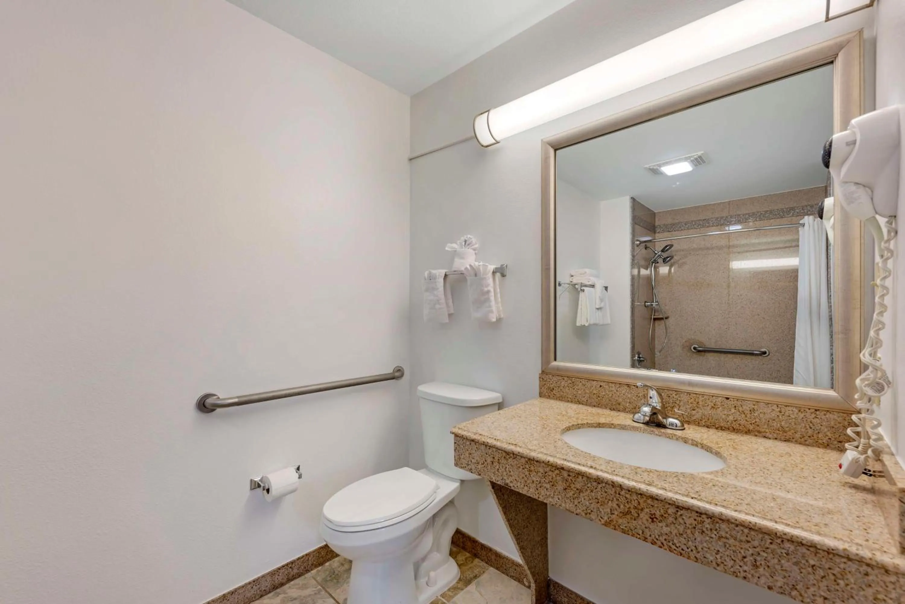 Bathroom in Best Western Inn of Brenham