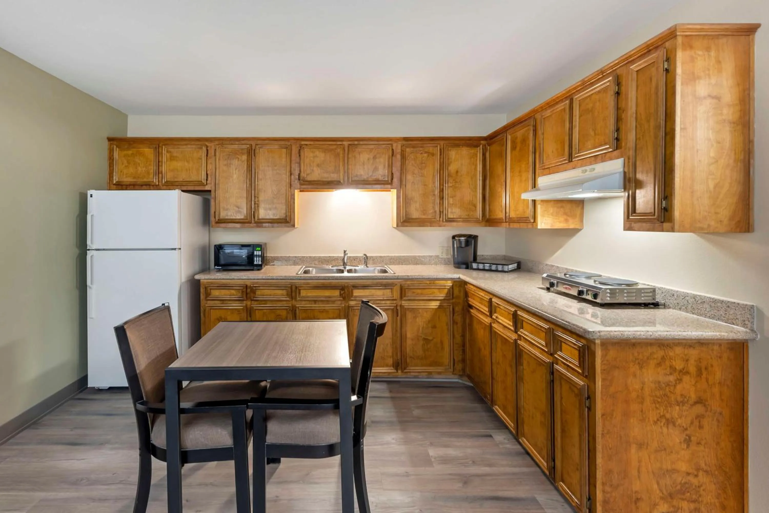 Kitchen or kitchenette in Best Western Inn of Brenham