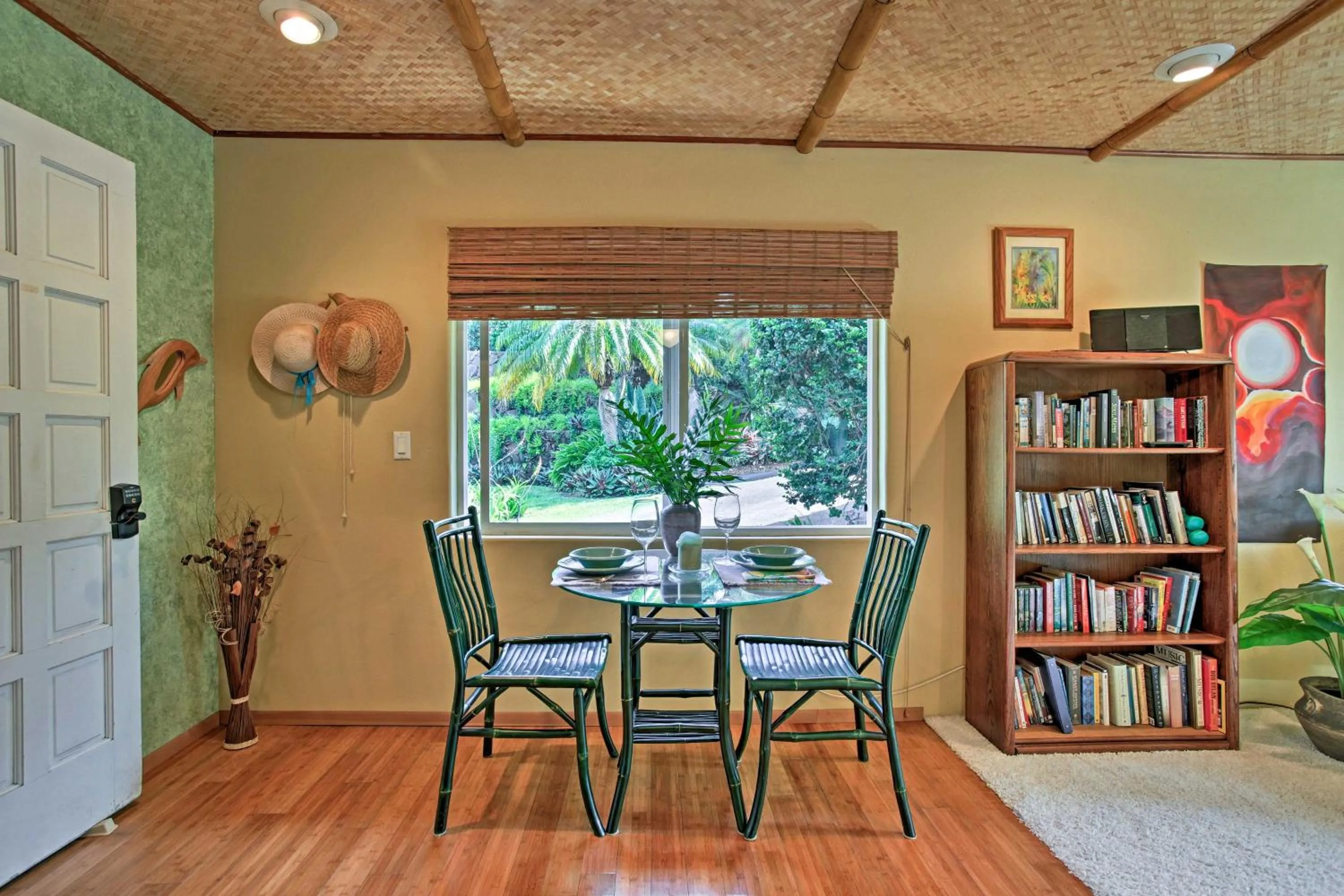 Dining area in The Great Kona Escape