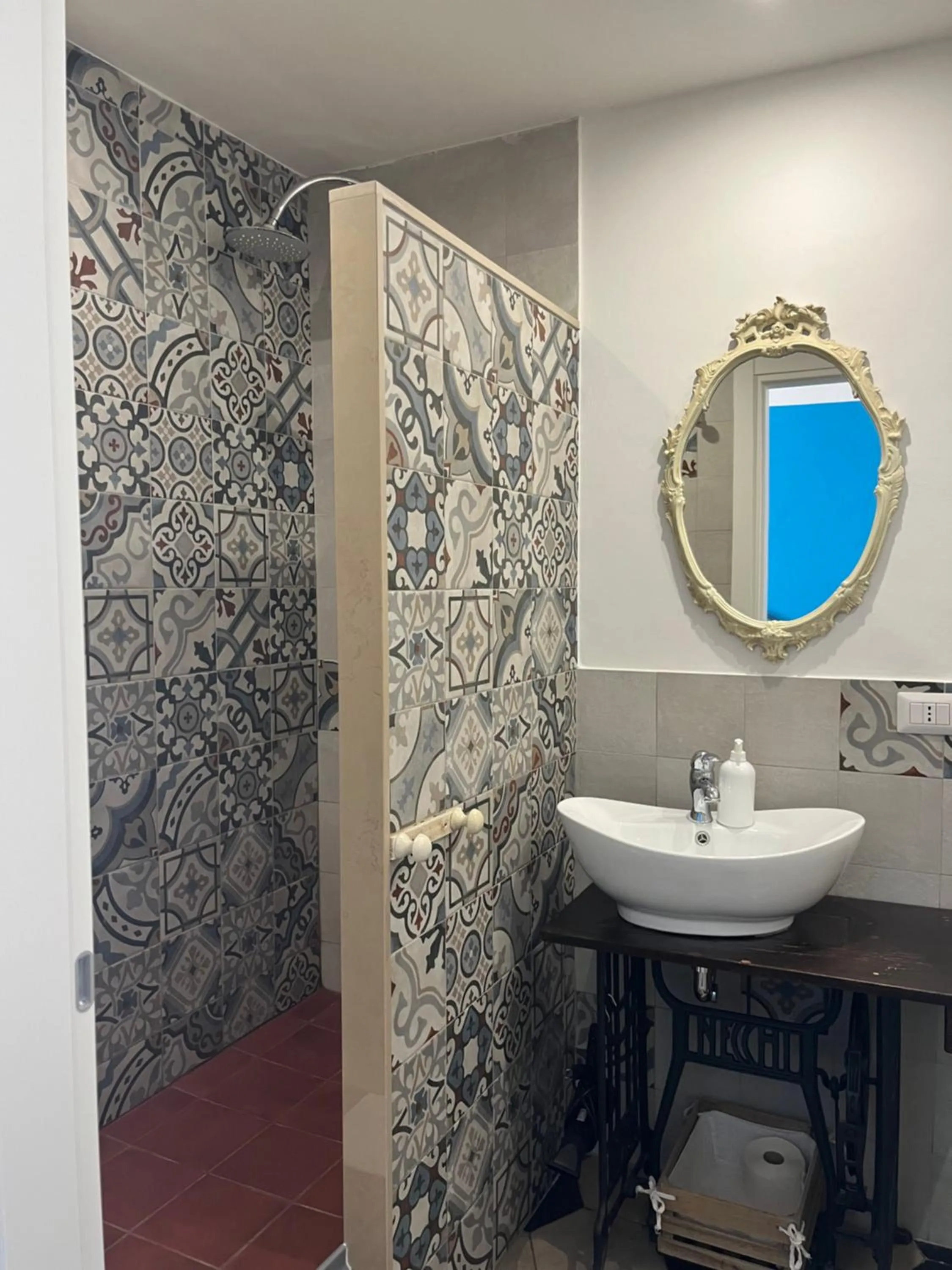 Shower in B&B Chimera Bari