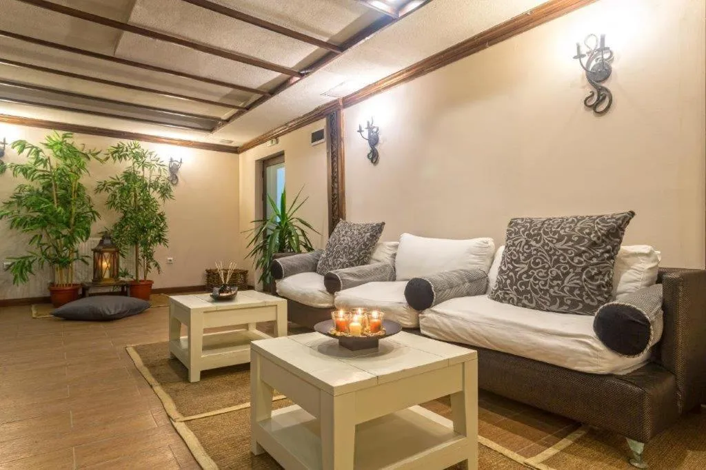 Swimming pool in Maria-Antoaneta Residence