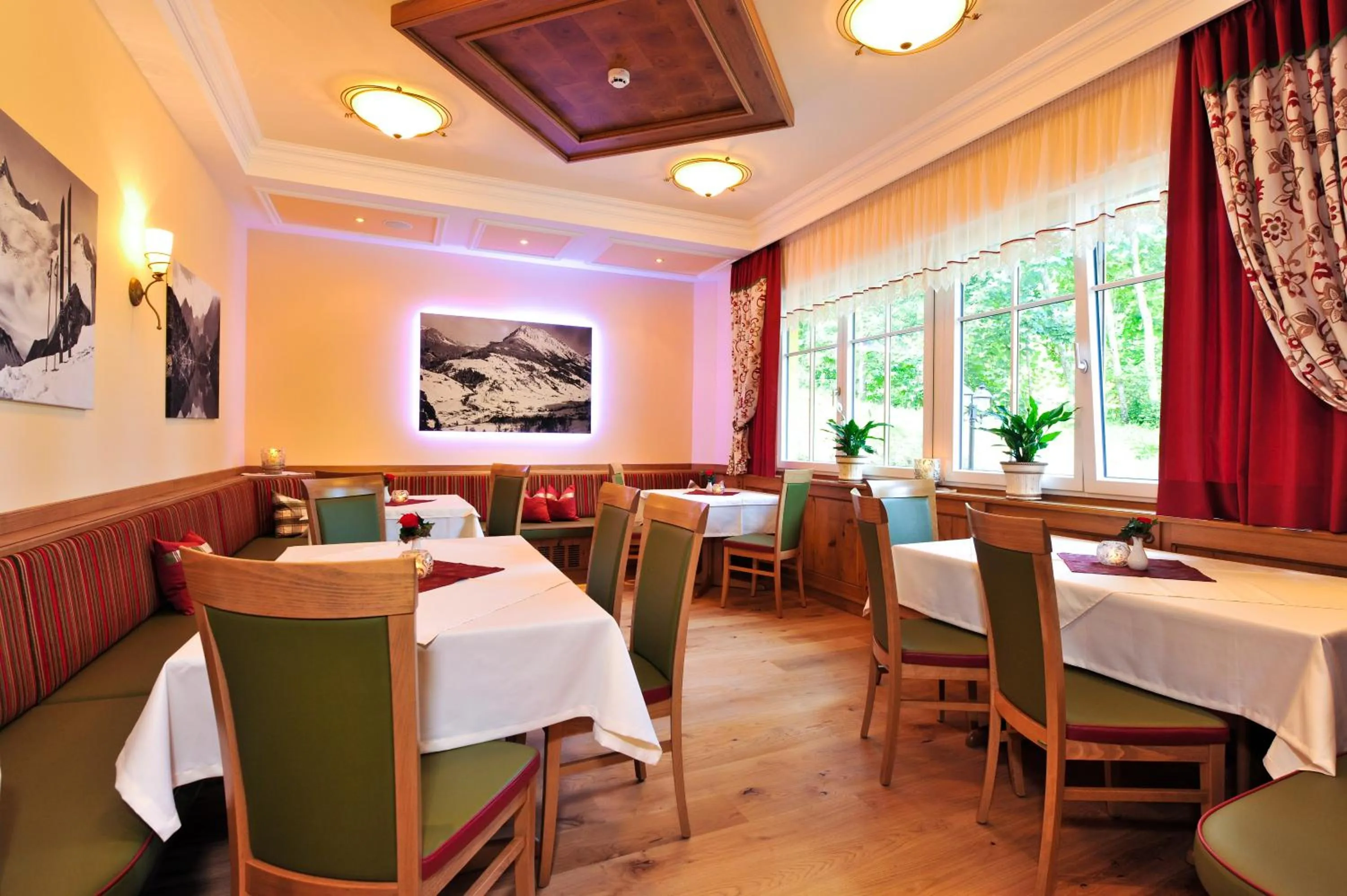 Restaurant/places to eat in Wellness-Aparthotel Montana