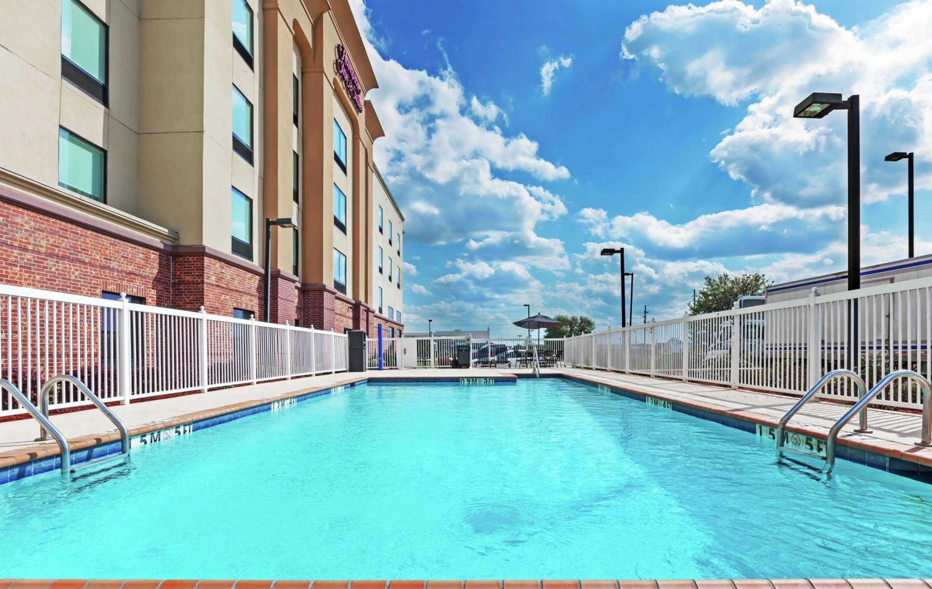 Pool view in Hampton Inn & Suites Shreveport/Bossier City at Airline Drive