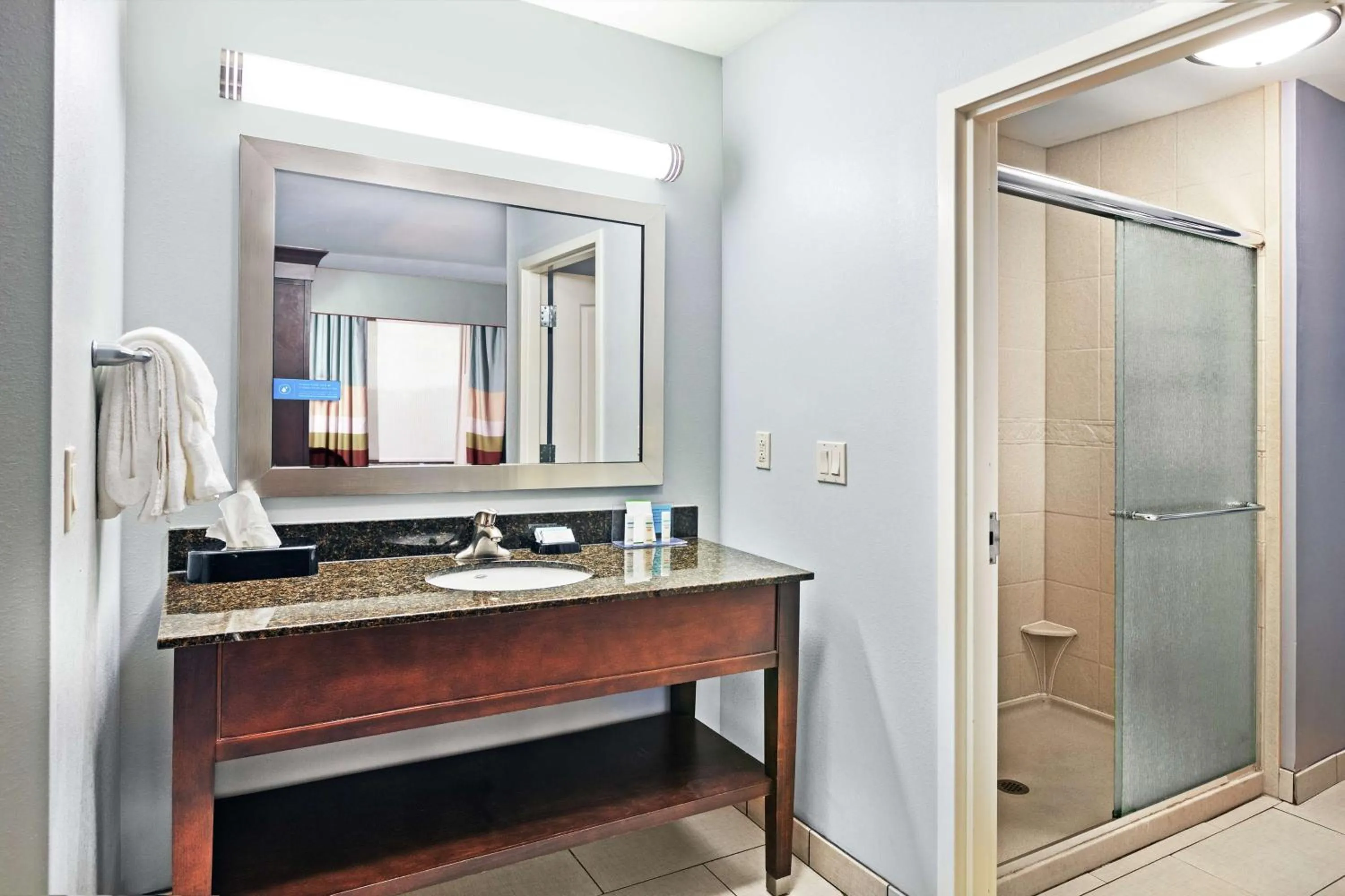 Bathroom in Hampton Inn & Suites Shreveport/Bossier City at Airline Drive