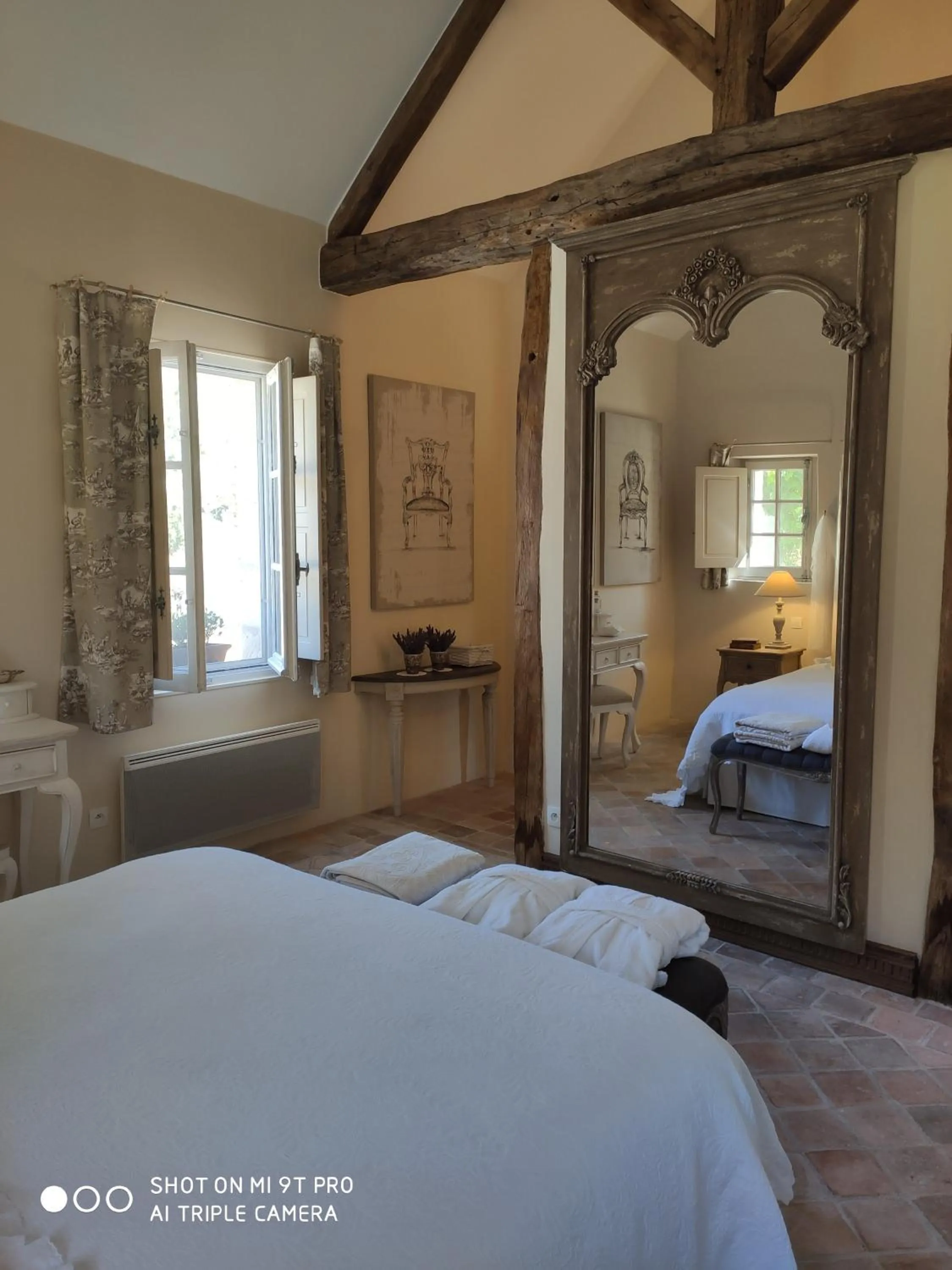 Photo of the whole room, Bed in La Ferme Blanche