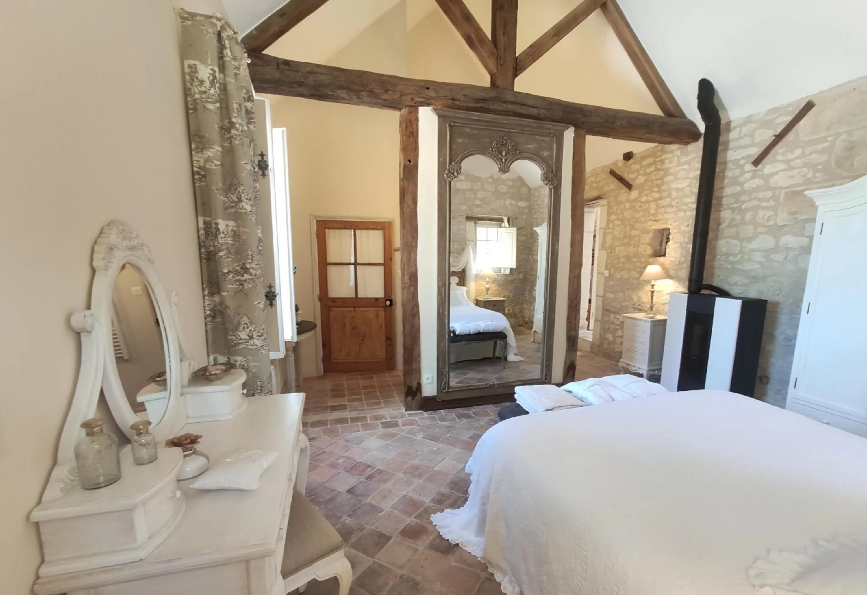 Photo of the whole room, Bed in La Ferme Blanche